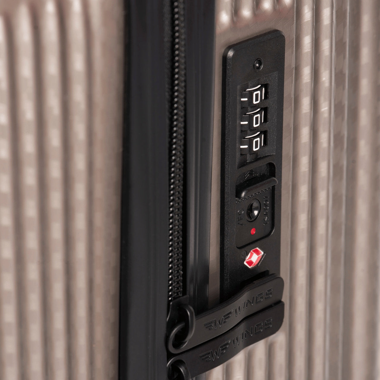 PREMIUM CABIN CASE 20" S 38L STRONG POLYCARBON LOCK TSA WINGS PC566U Width (longer edge) 37 cm