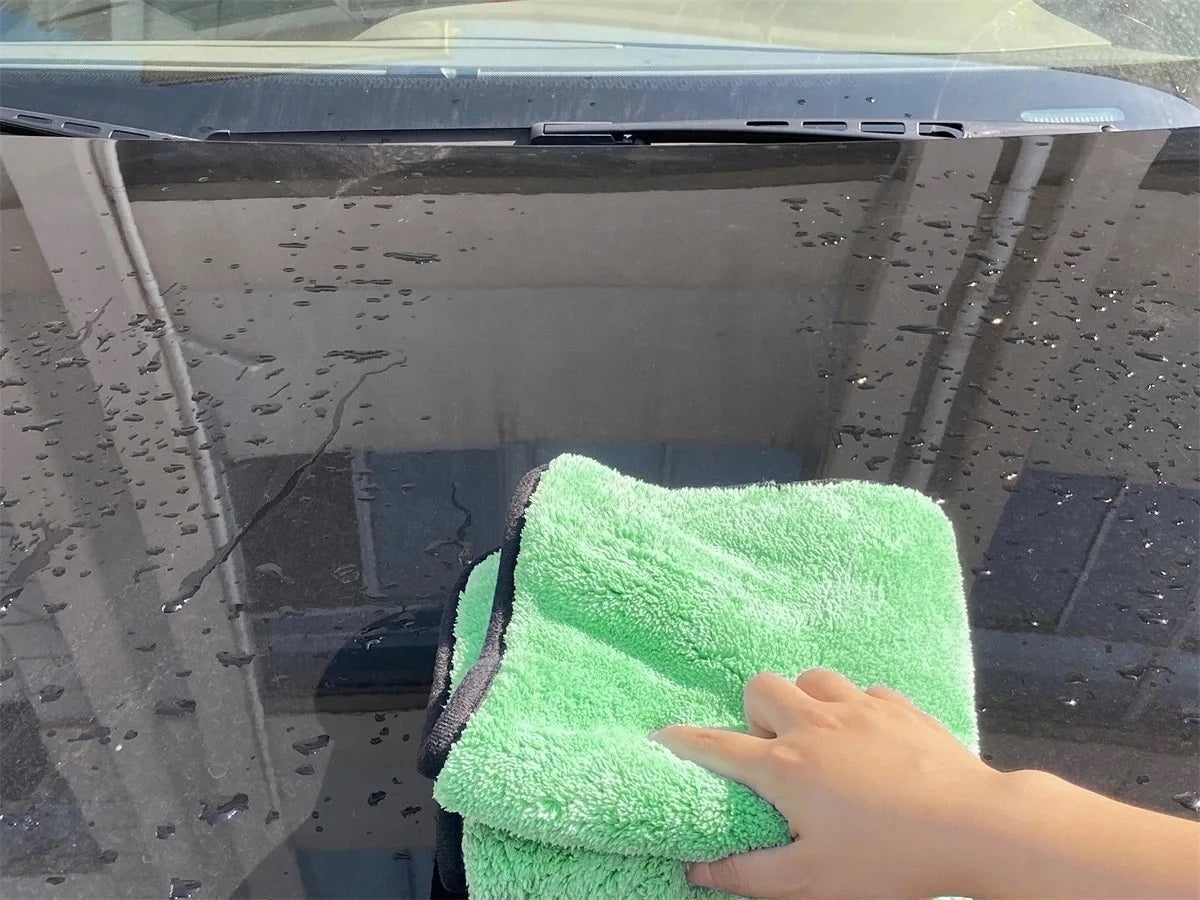 PROFESSIONAL MICROFIBER TOWEL FOR DEHUMIDIFYING DETAILING 80x60 1200 g/m2 Manufacturer code MIKROFIBRA 60x80 gramatura 1200 zielona