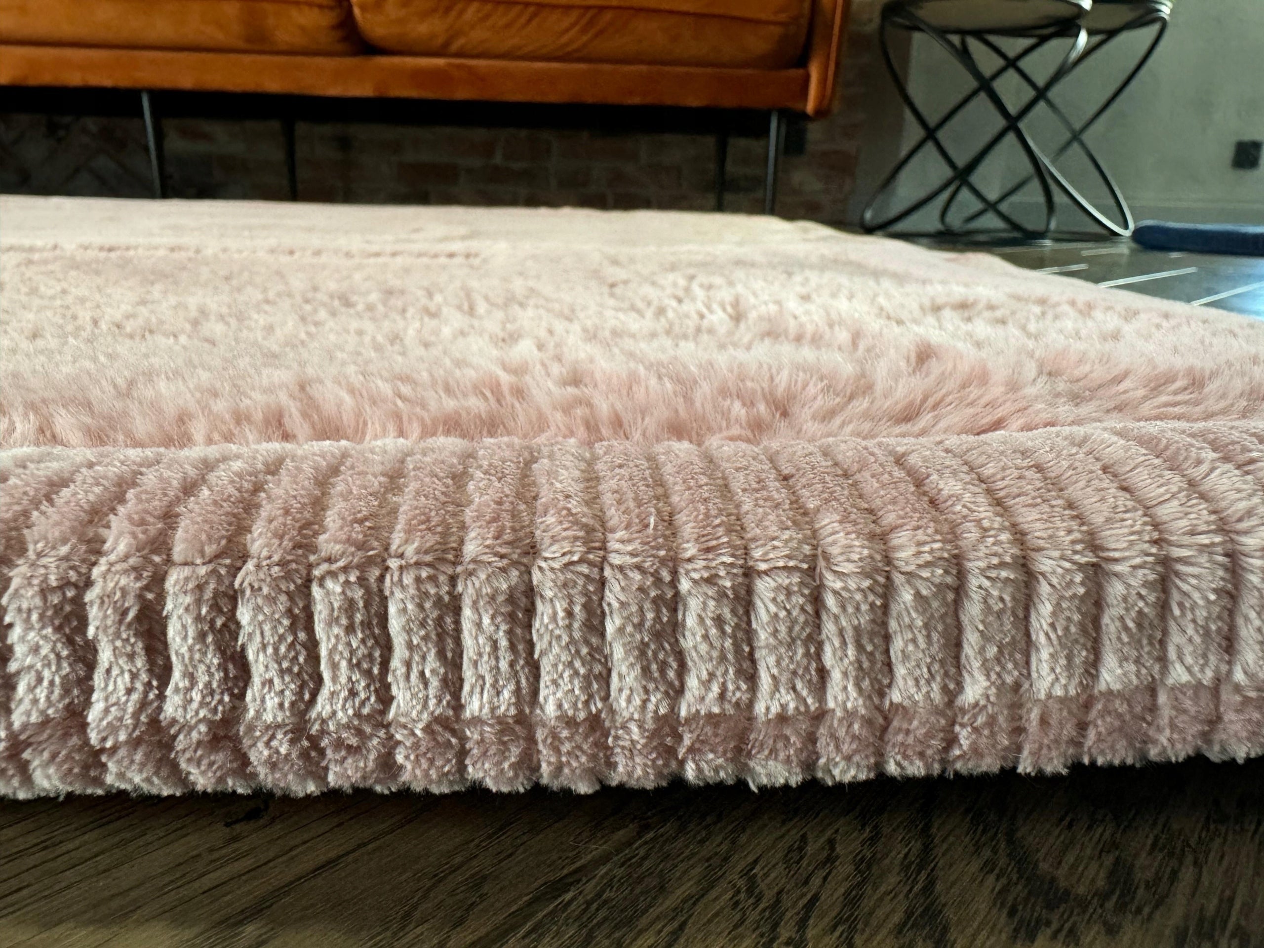 PUFFY SOFT PINK CARPET RABBIT 120X160 - THICK, PERFECT FOR ANY INTERIOR Material polyester