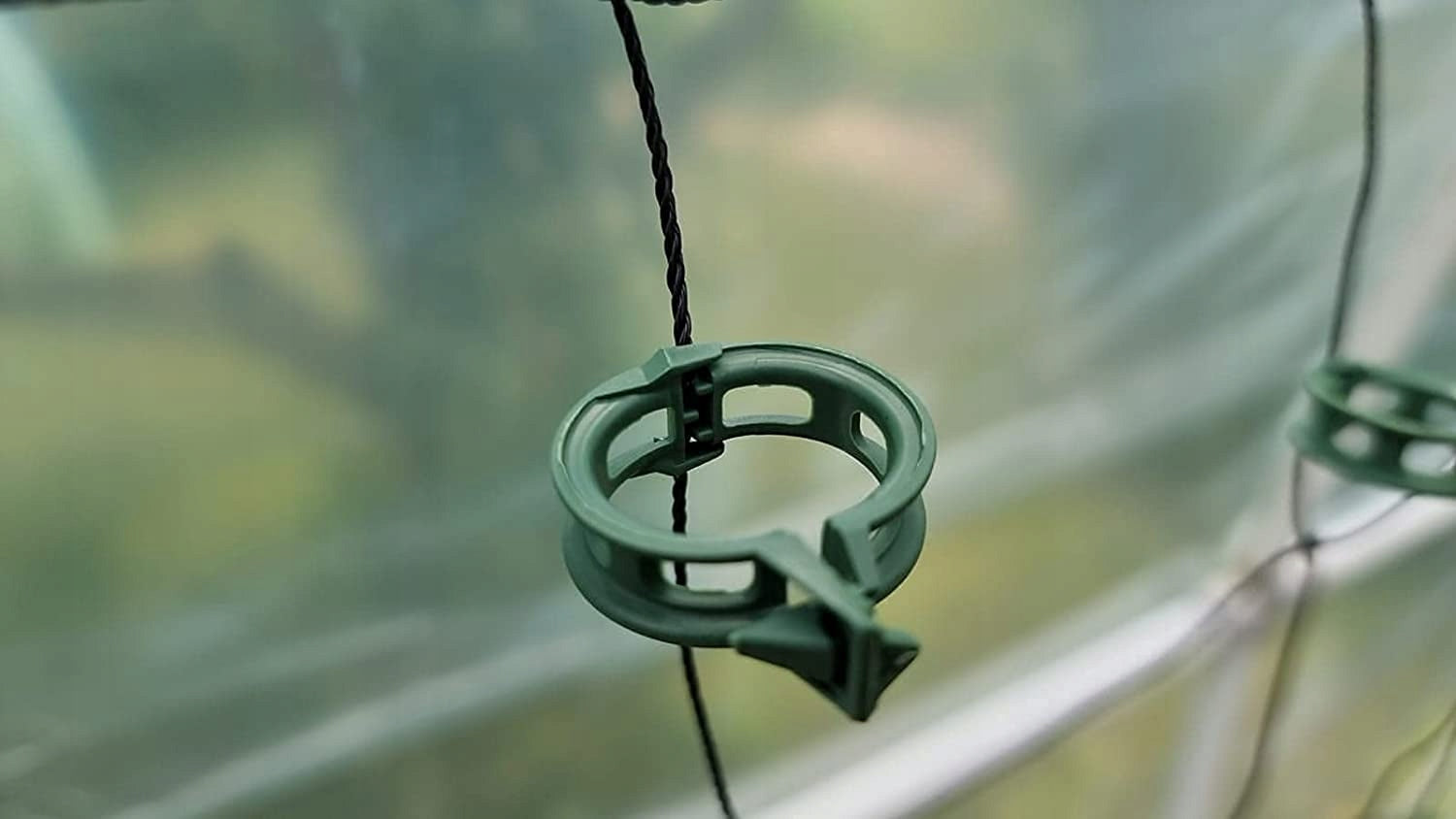Pins, clips, string for tomato stems, 250 pcs Product height 2 cm