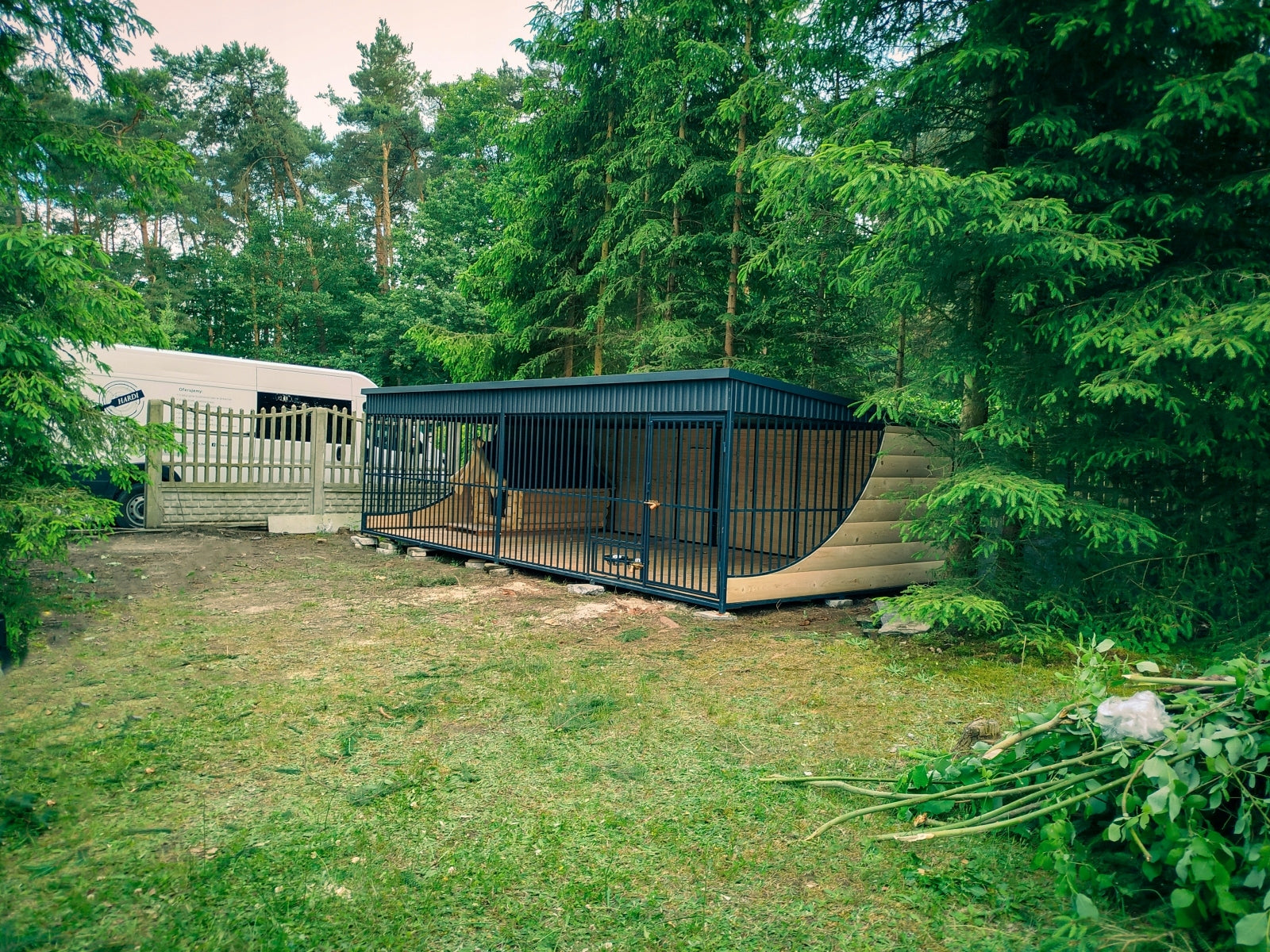 Playpen for large dogs 6x3m with wall and floor, imitation BALI Kind playpen