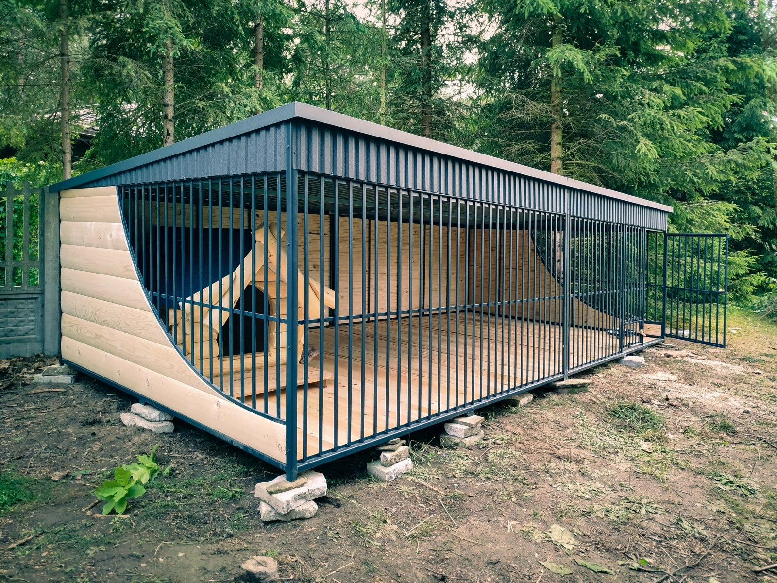 Playpen for large dogs 6x3m with wall and floor, imitation BALI
