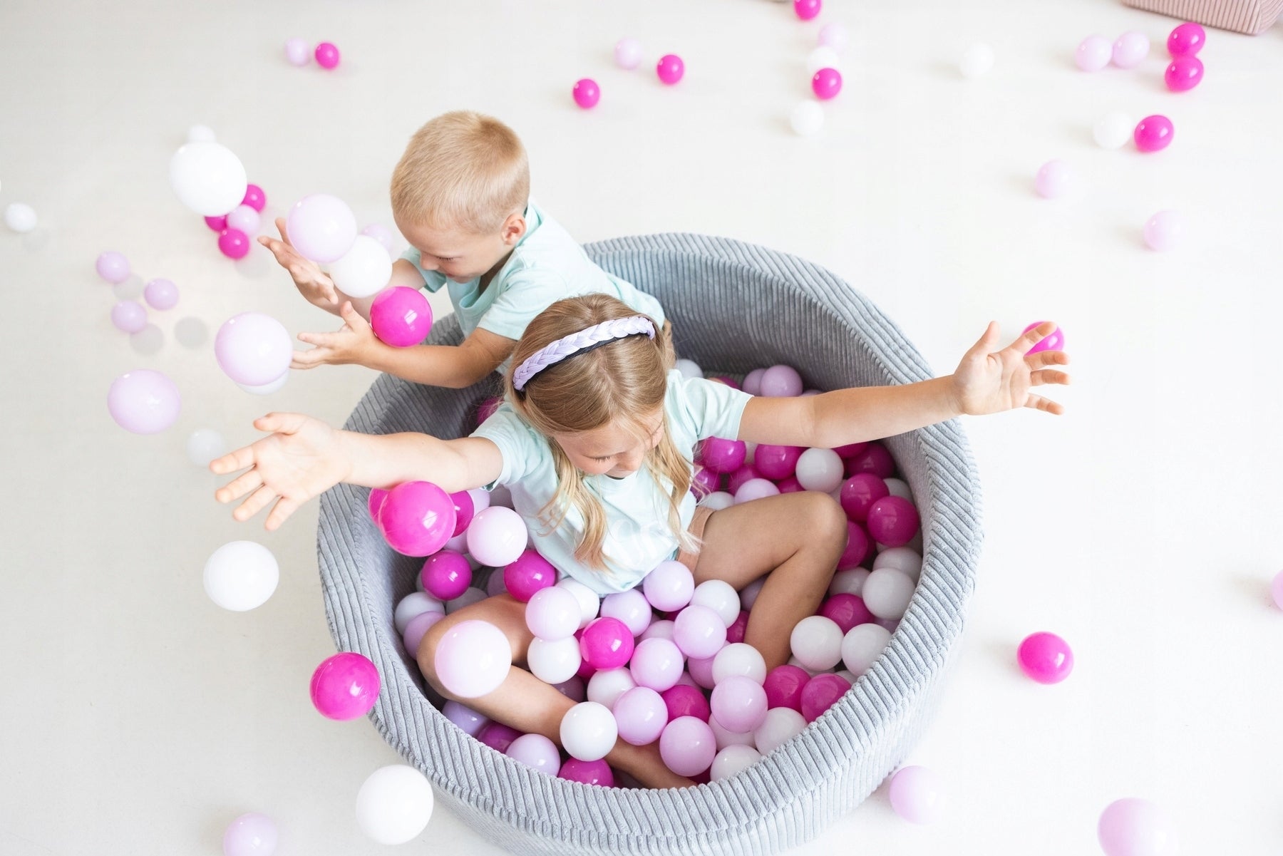 Polish DRY POOL WITH BALLS 200 PCS. 90 CM CORDUROY GIFT FOR A CHILD Minimum kid's age 0
