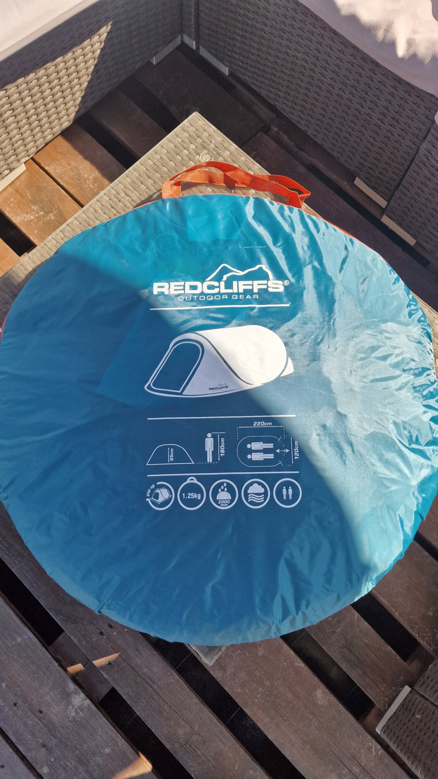 Pop-Up Tent Redcliffs 1 – 2 Person Self-Assembly Waterproof Camping Color multicolor