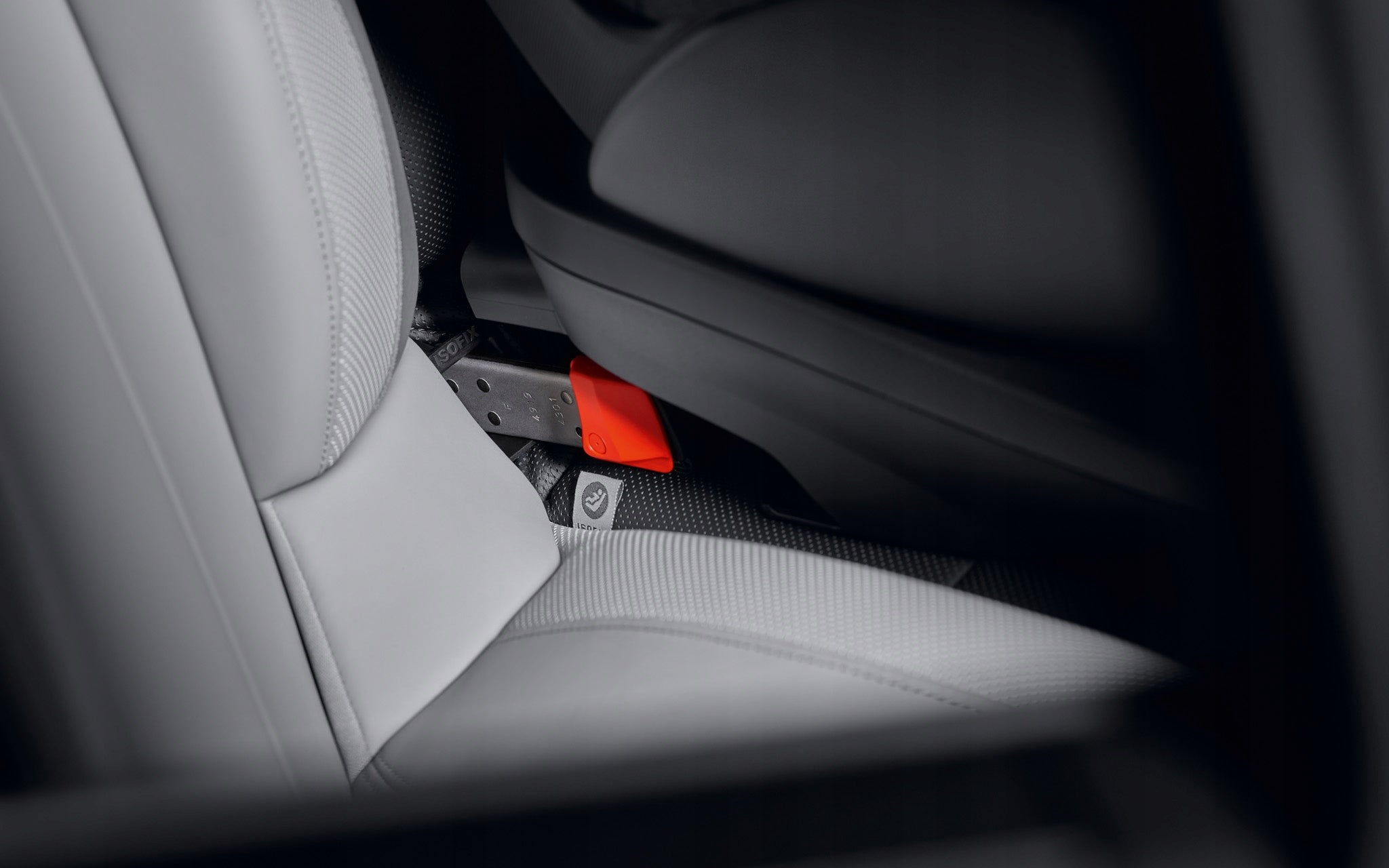 Porsche Junior Seat i-Size EAN (GTIN) 4000984310641