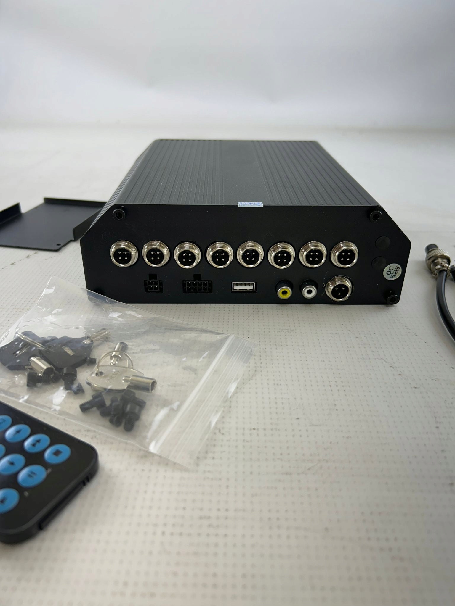 Professional car DVR route recorder support up to 8 AHD 4PIN cameras Manufacturer code NVOX DVR8G VT USB AV