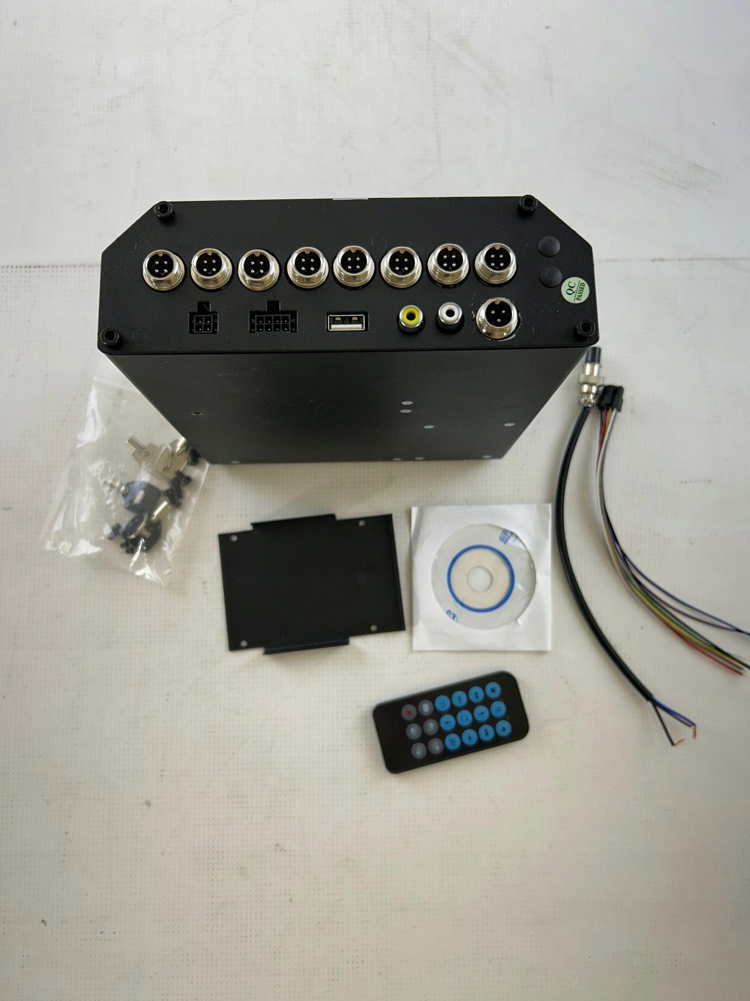 Professional car DVR route recorder support up to 8 AHD 4PIN cameras