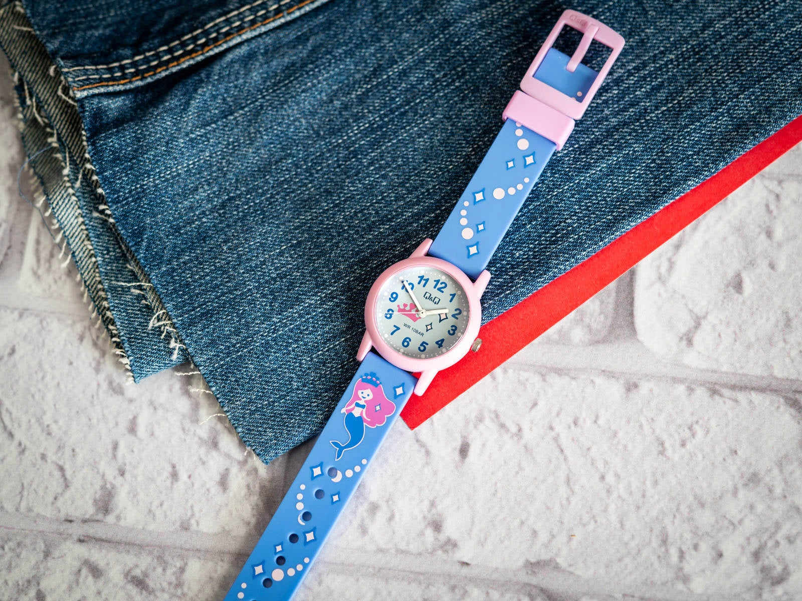 QQ V23A-019VY WATCH FOR GIRLS BLUE WITH MERMAID FOR SWIMMING Batteries included yes