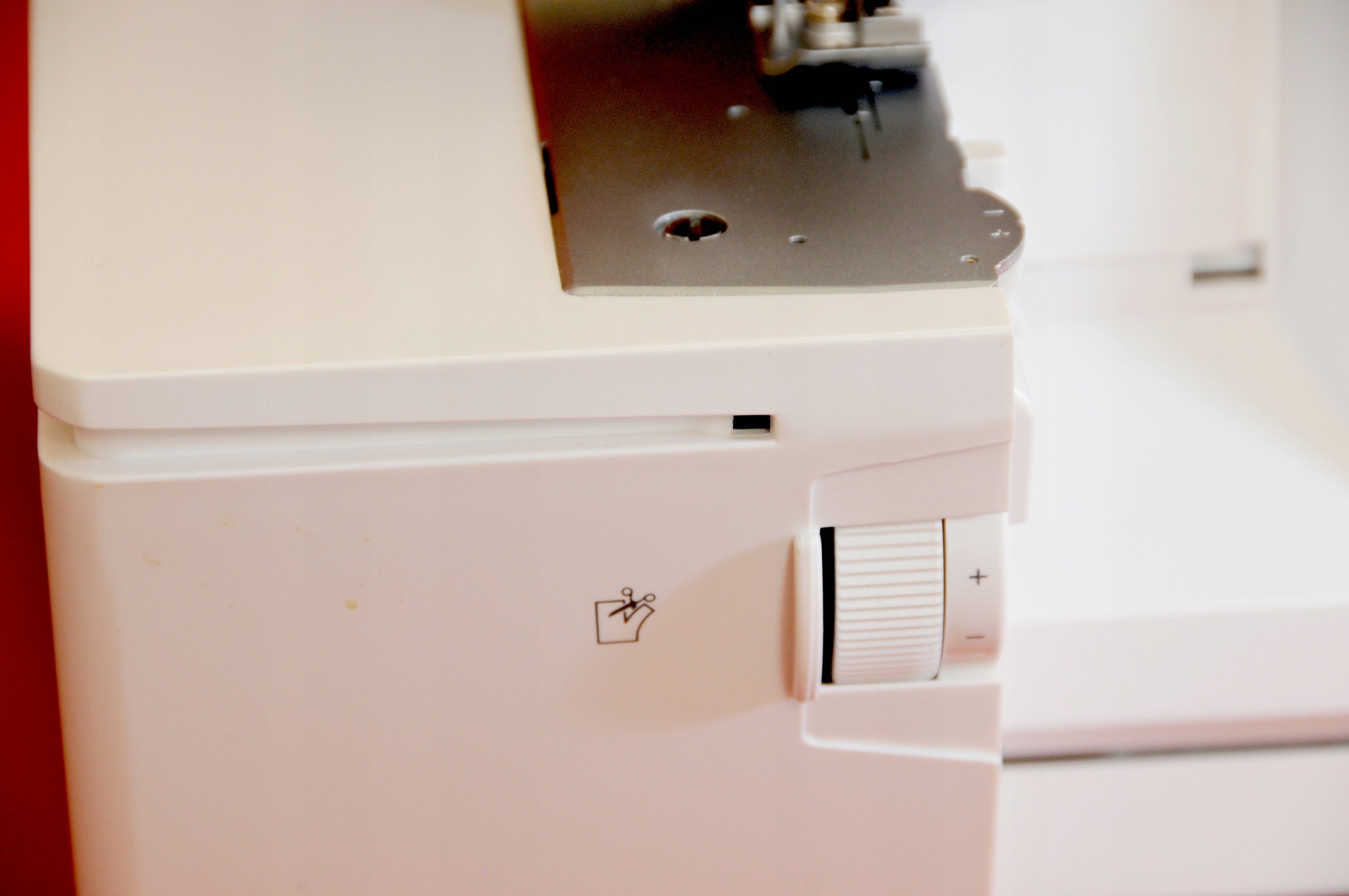 QUIET STRONG Overlok SmartLock BERNINA L-450 Patent MTC System Number of stitches 16