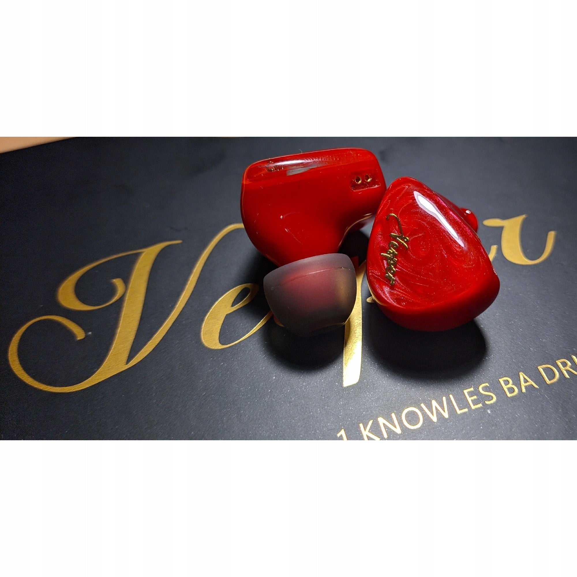 Queen of Audio (QoA) Vesper Venetian Red Kinera analytical sound Packaging status original