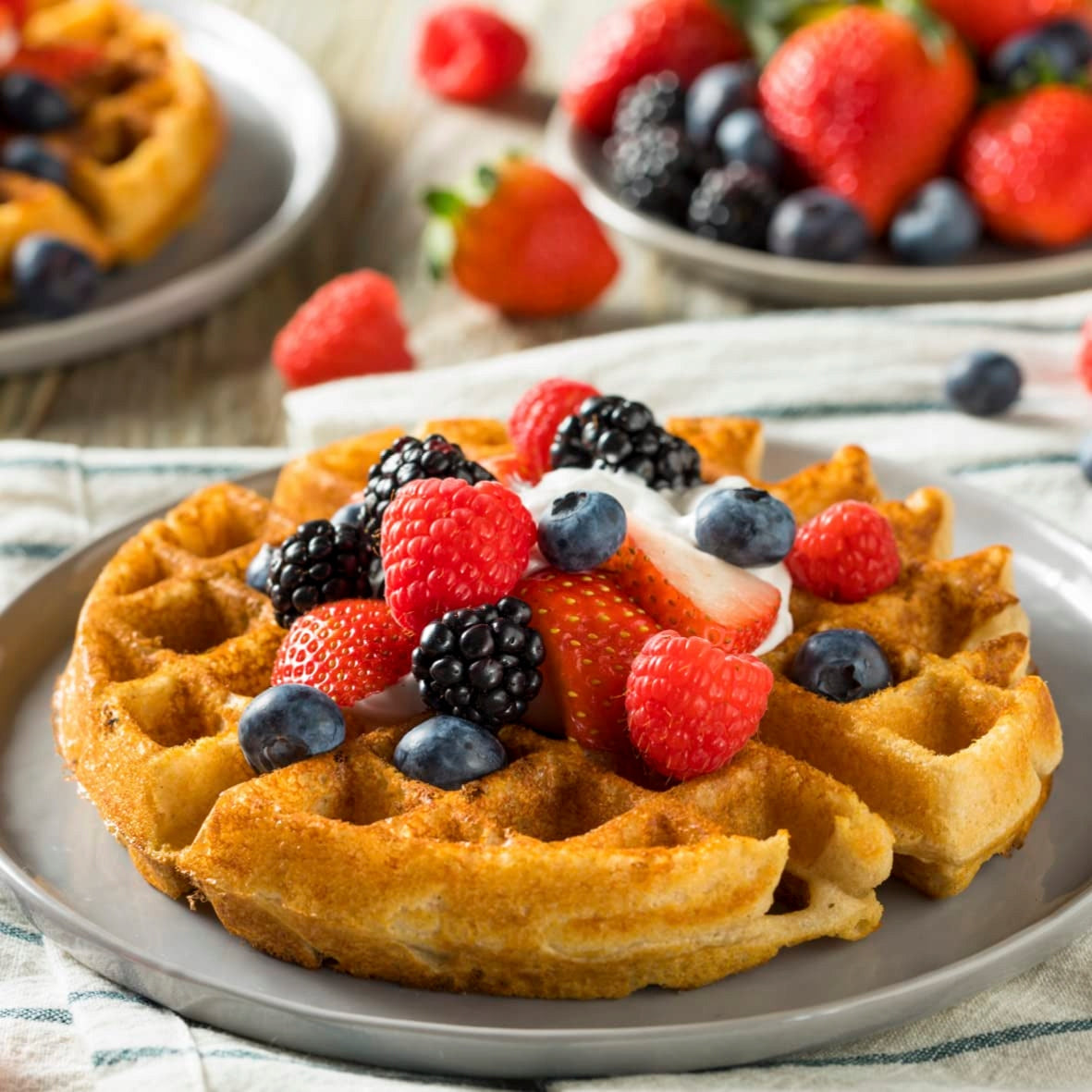 Quest 35969 Rotating Belgian Waffle Maker - Non-Stick Waffle Machine with Adjustable Temperature Power rating 1000 W