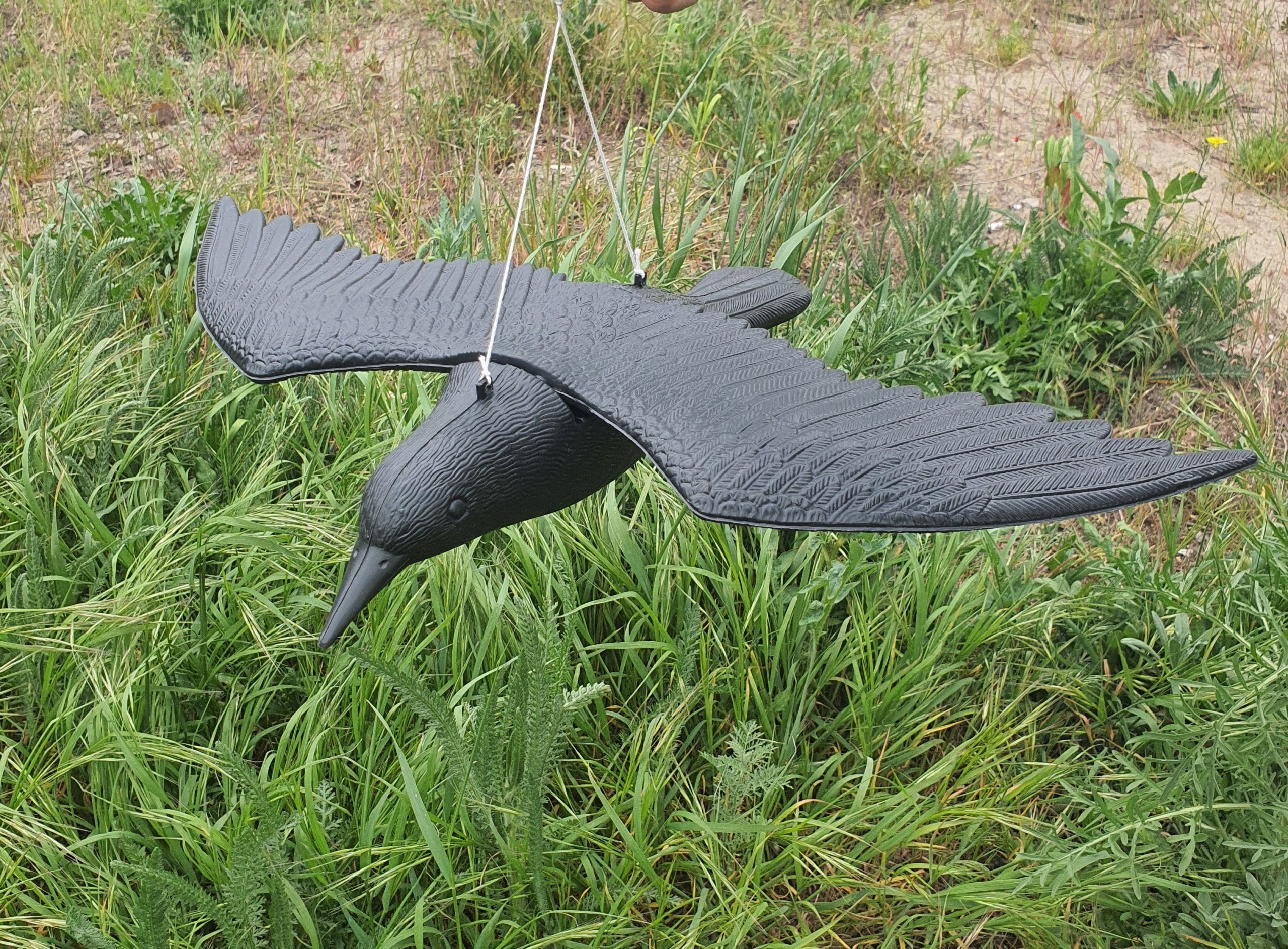 RAVEN ON THE BALCONY LARGE BIRD REPELLENT IN FLIGHT Manufacturer code 602536