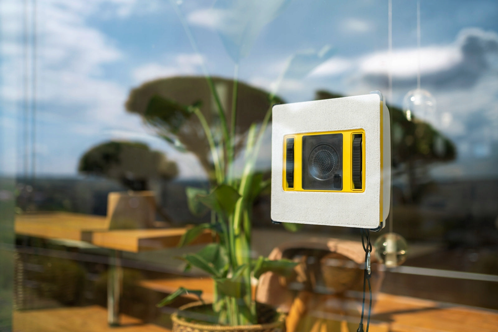RCW 4 Karcher Window Washer Dominant color white