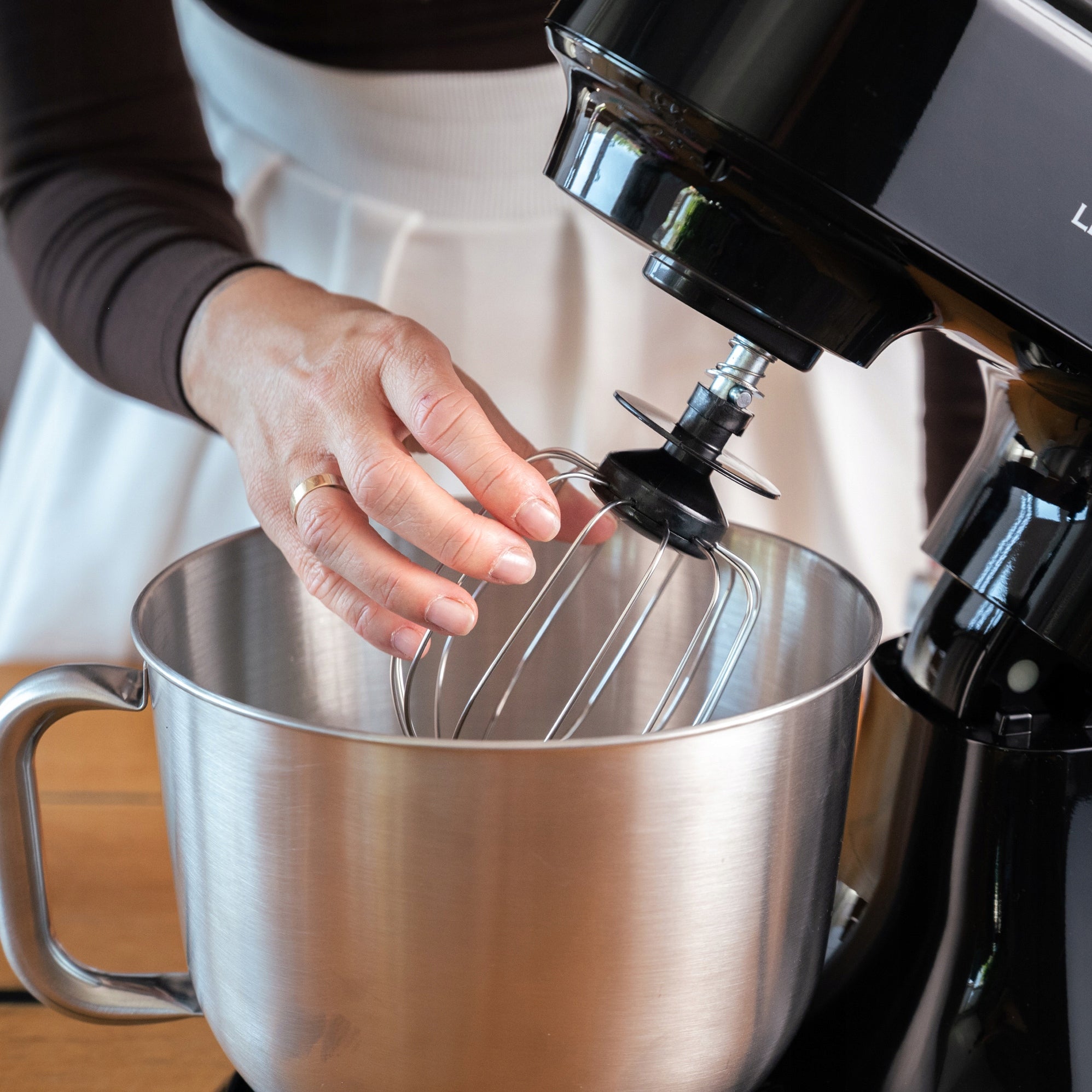 ROBOT PLANETARY KITCHEN MIXER WITH SCALE HEATED BOWL UP TO 45C LED PANEL Brand Lehmann