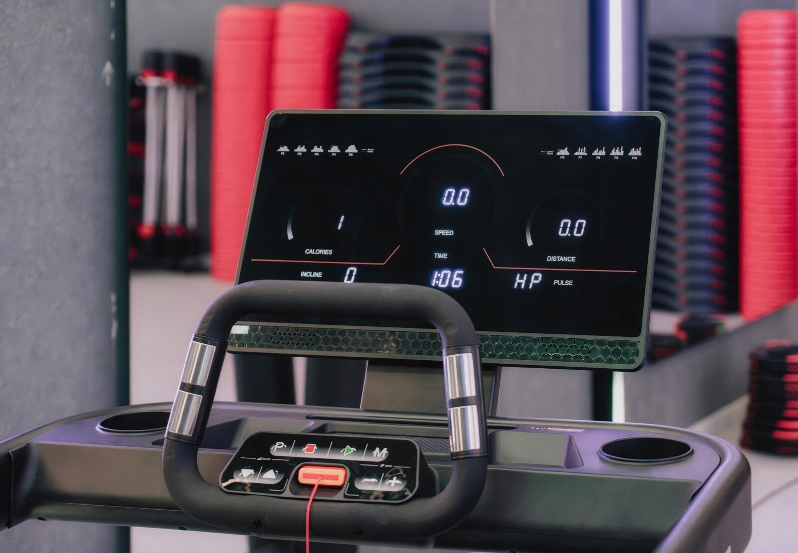 RX7 Led BH Fitness Electric Training Treadmill + Equipment Mat Packaging status original