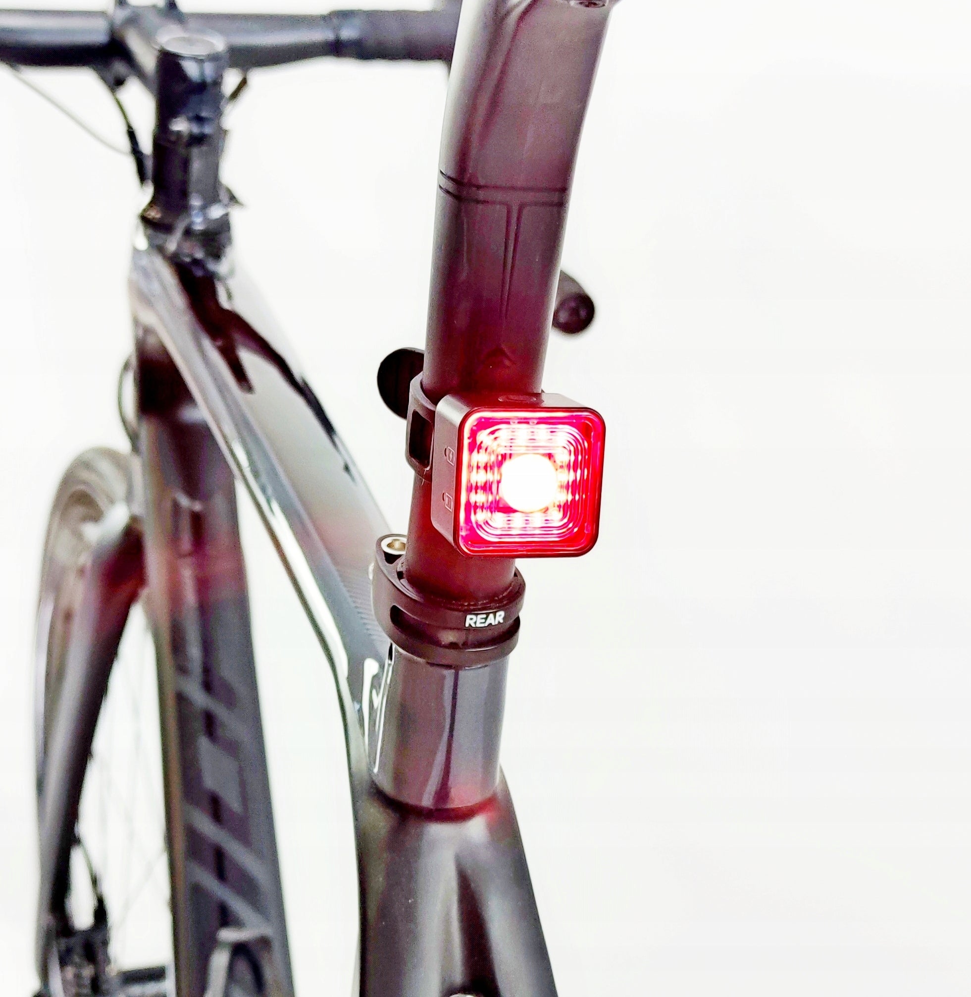 Rear lamp rear lamp AU136R "CUBE" 30-120 lumens USB L351 Manufacturer code L351