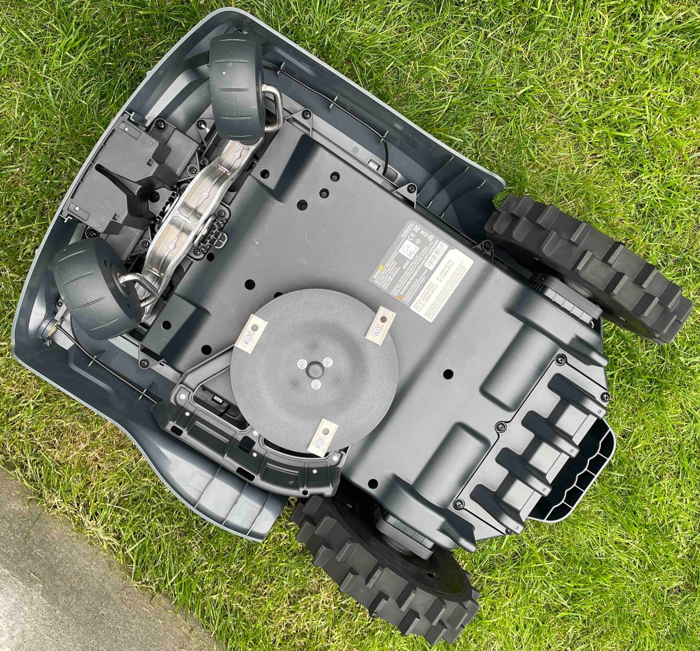 Robot Mowing RoboUp T 1200 RTK/AI WITHOUT CABLE Series PRO