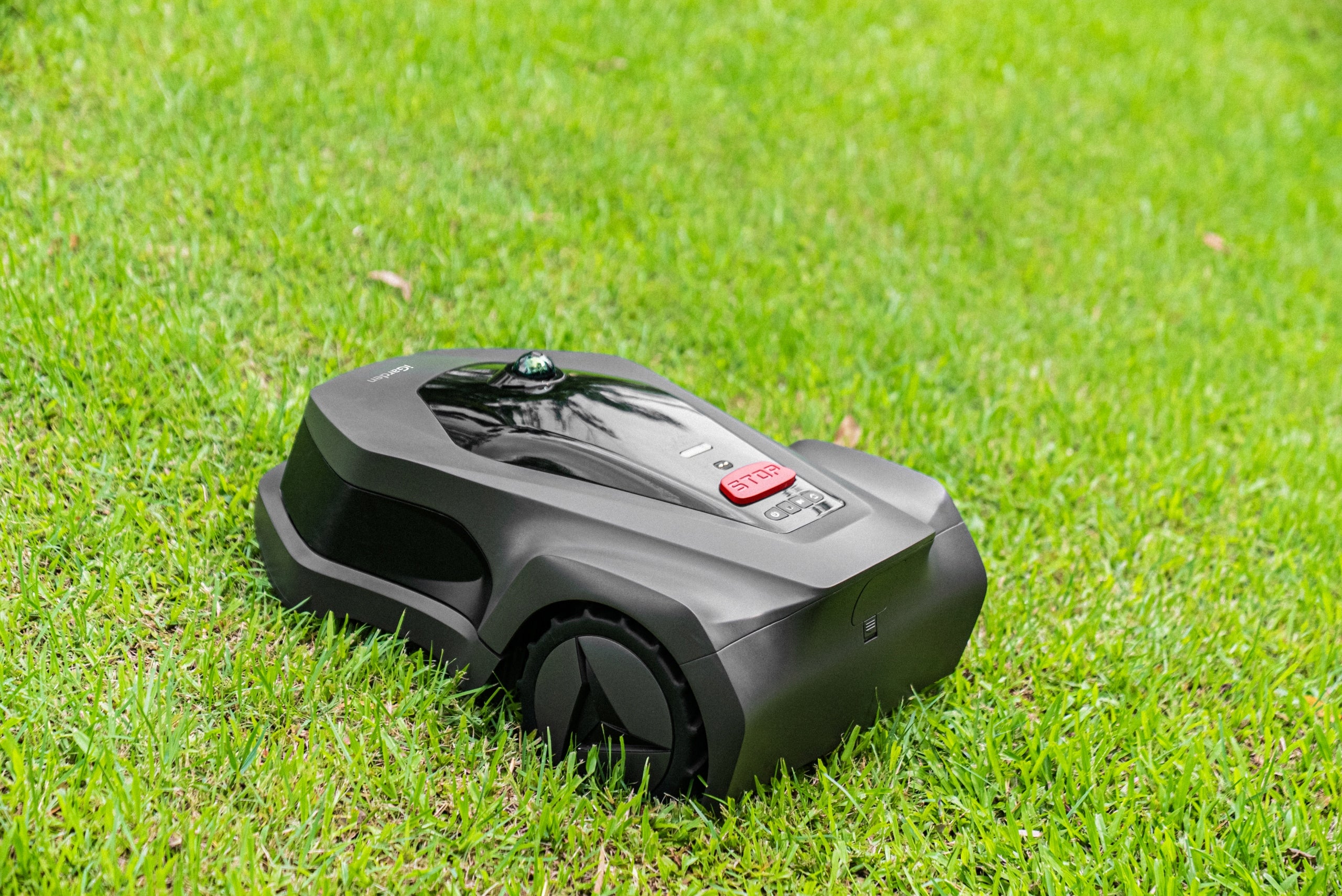 Robot for mowing (without circuit cable) Brand iGarden