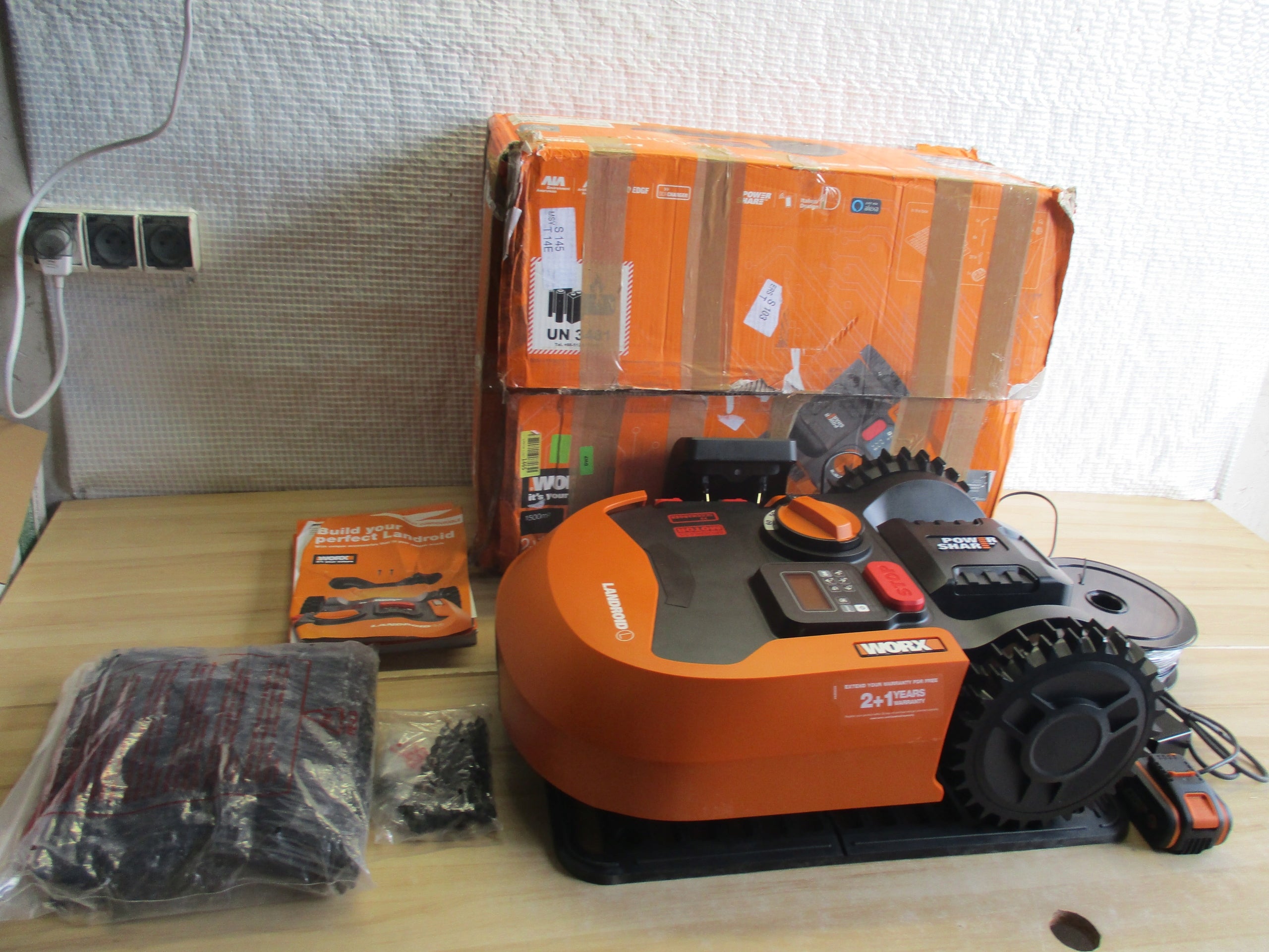 Robot mower Worx M1500 WR cutting width 22 cm Blade working time 0 hours Brand Worx