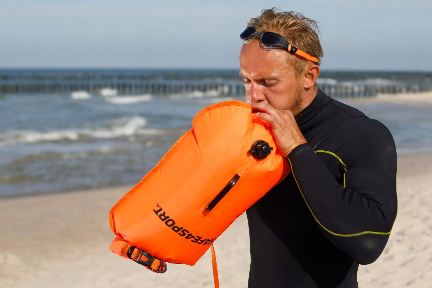 SAFETY BUOY WITH POCKET FOR THINGS + ADDITIONAL OUTER POCKET 28L Kind buoy
