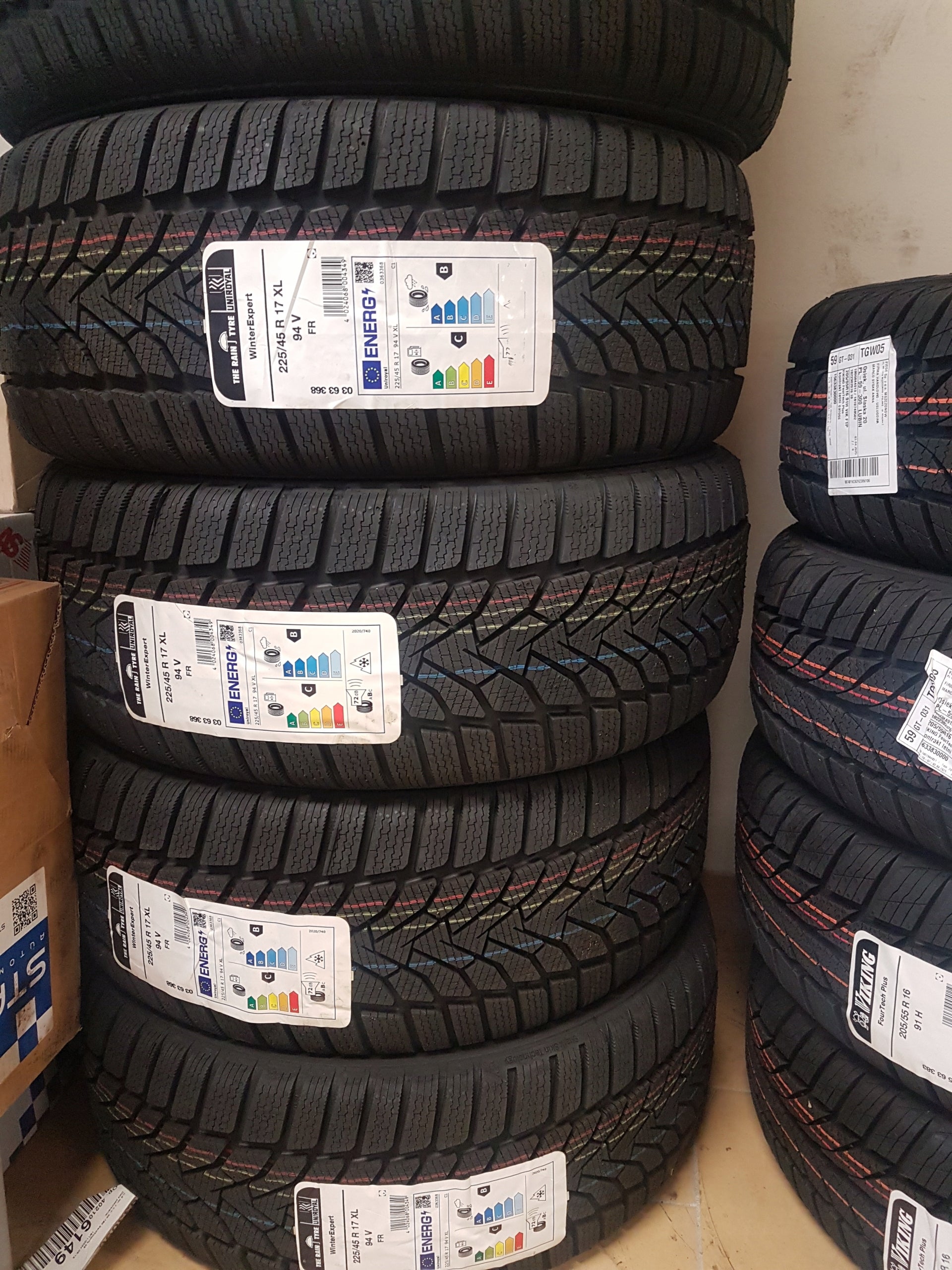SALE Winter tyre Uniroyal WinterExpert 225/45R17 94 V XL FR Season winter
