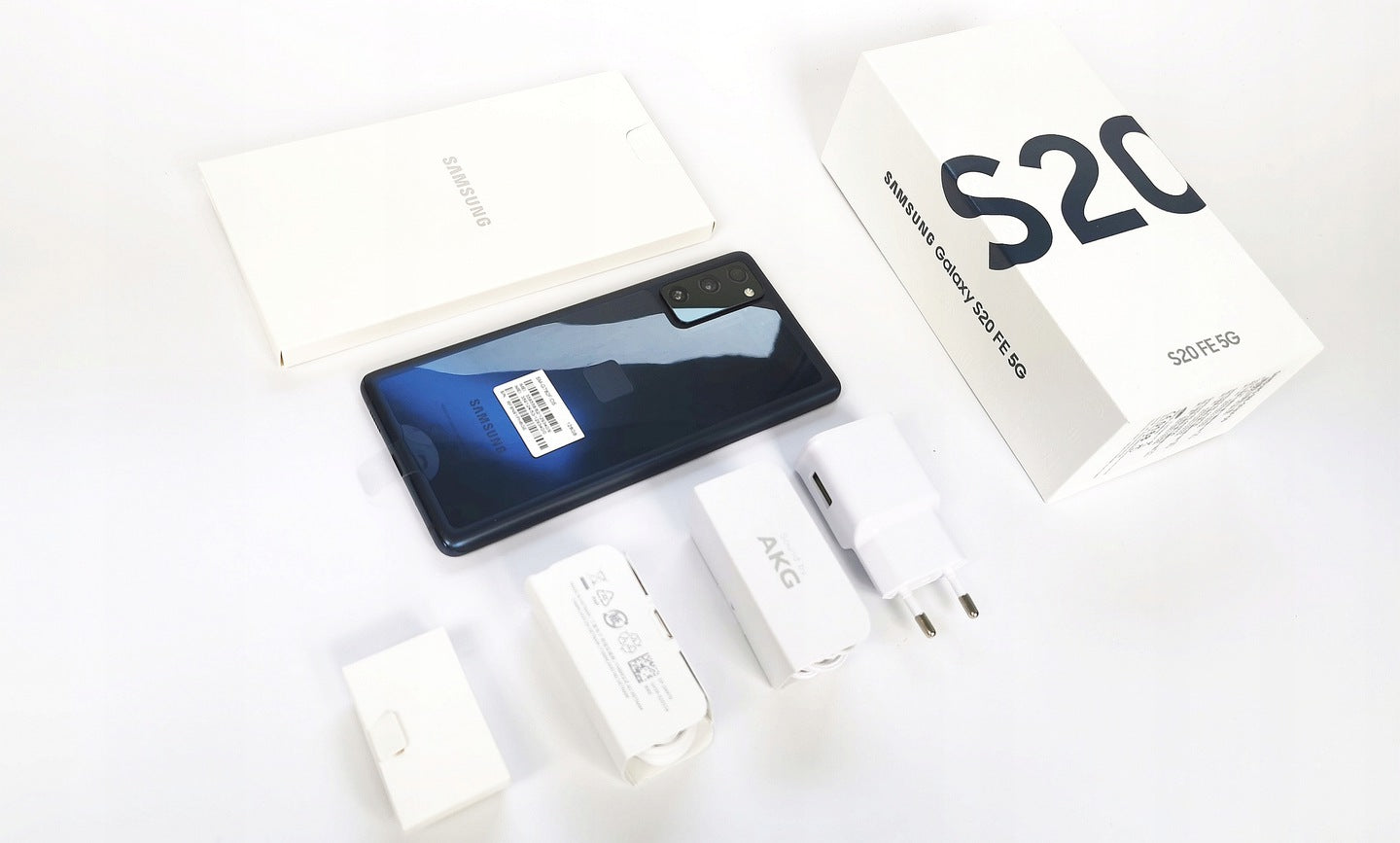 SAMSUNG GALAXY S20 FE 6GB 128GB FULL SET FILMS Charger included no