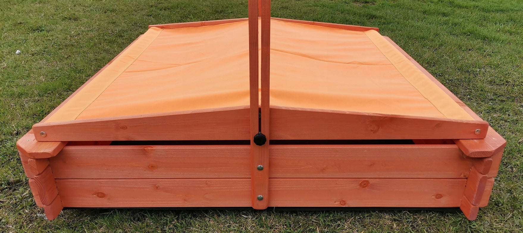 SANDBOX WITH A ROOF FOR CHILDREN, CLOSED, IMPREGNATED, WITH FREEBIE BENCHES Manufacturer code Pias-1