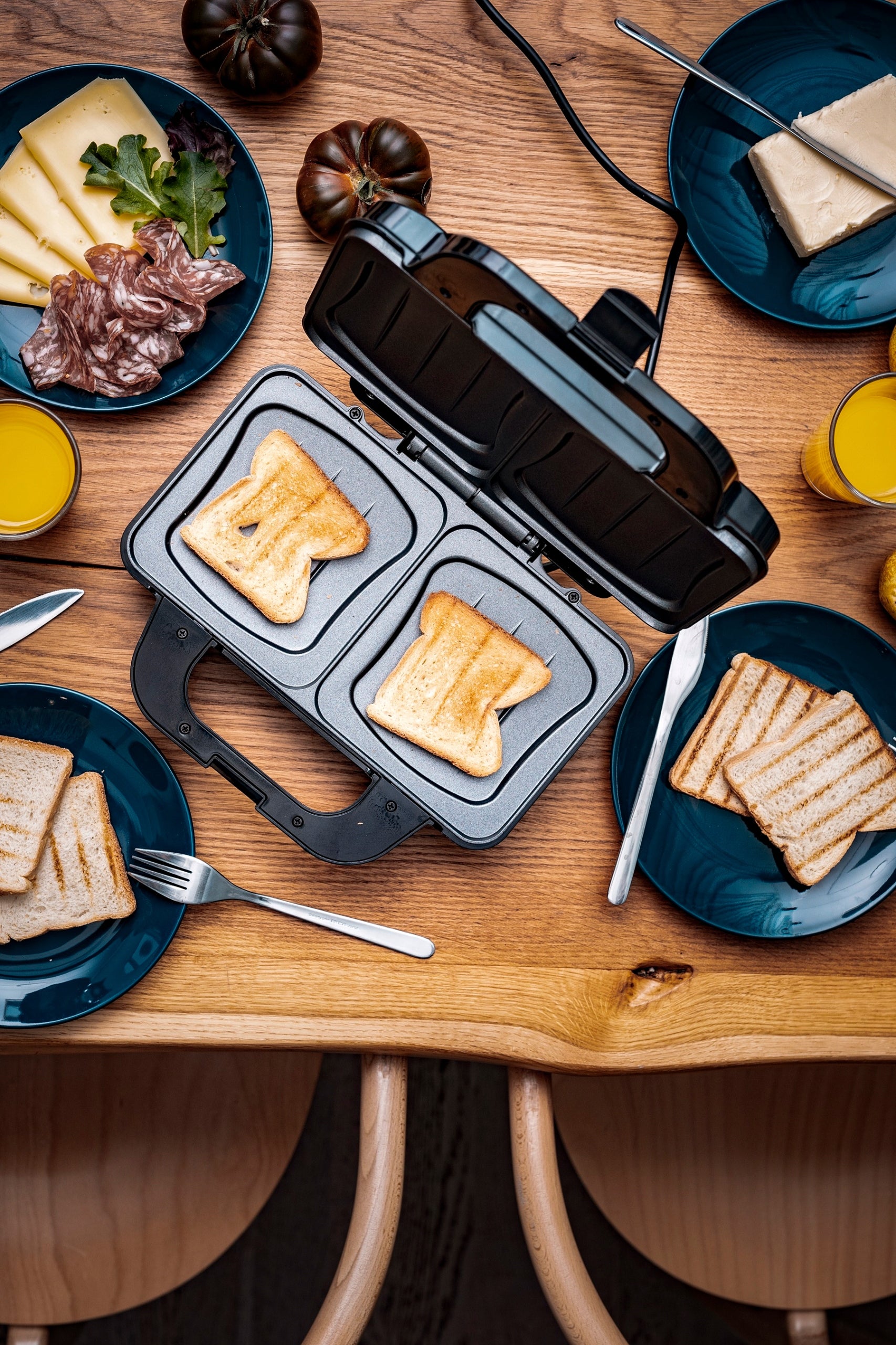 SANDWICH TOASTER ELECTRIC SANDWICH XXL COATING NON-STICK 1300W Manufacturer code CR 3054