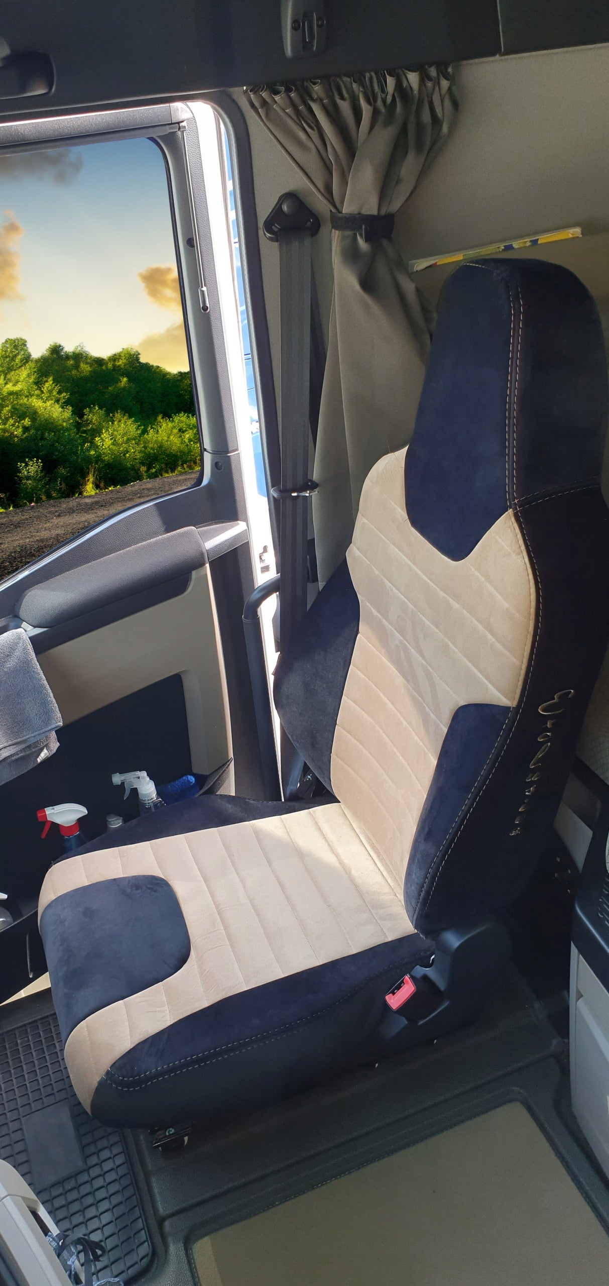 SEAT COVERS TIR MAN TGX AFTER 2020 VELVET Manufacturer no brand