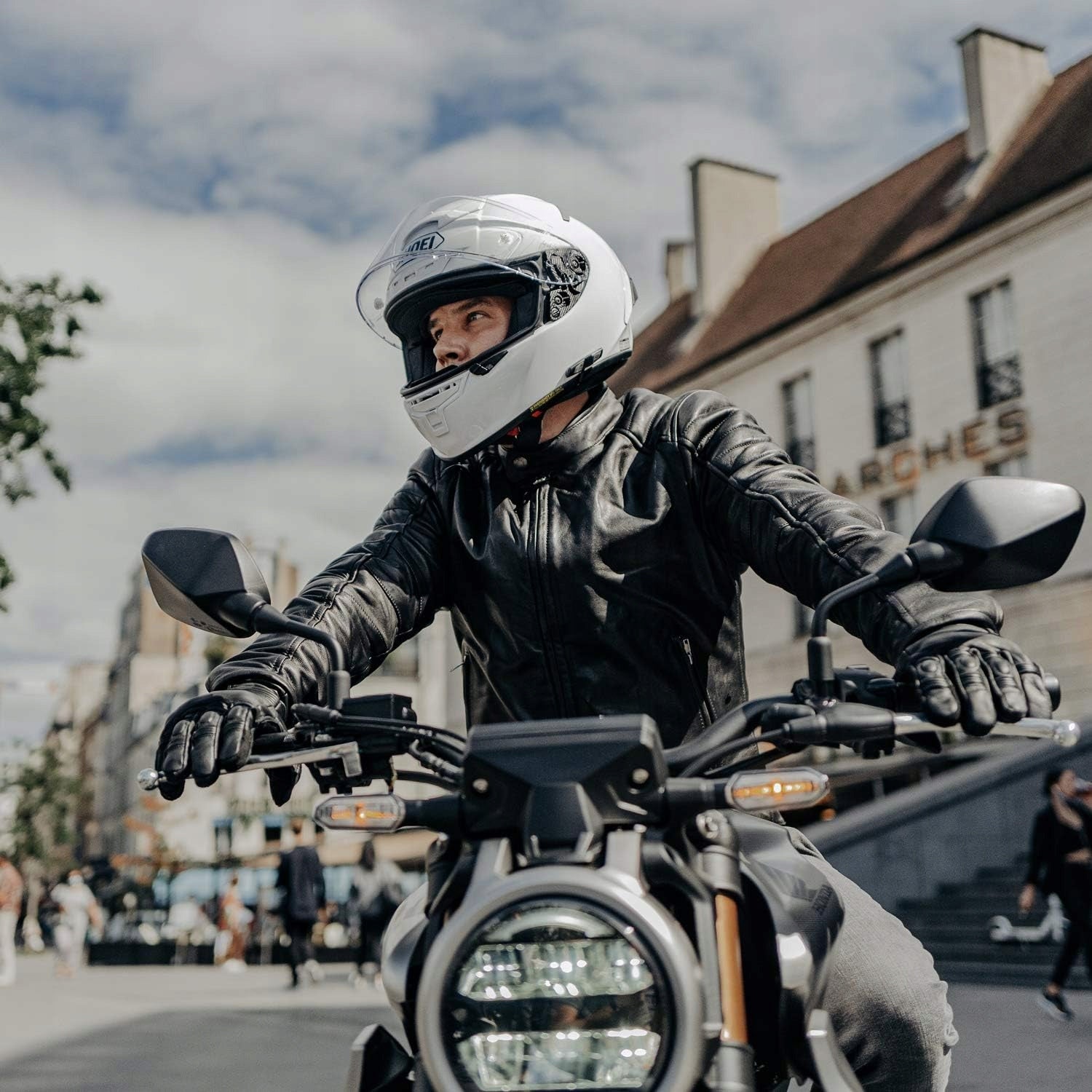 SENA 3S PLUS MOTORCYCLE INTERCOM Charging time 3 h