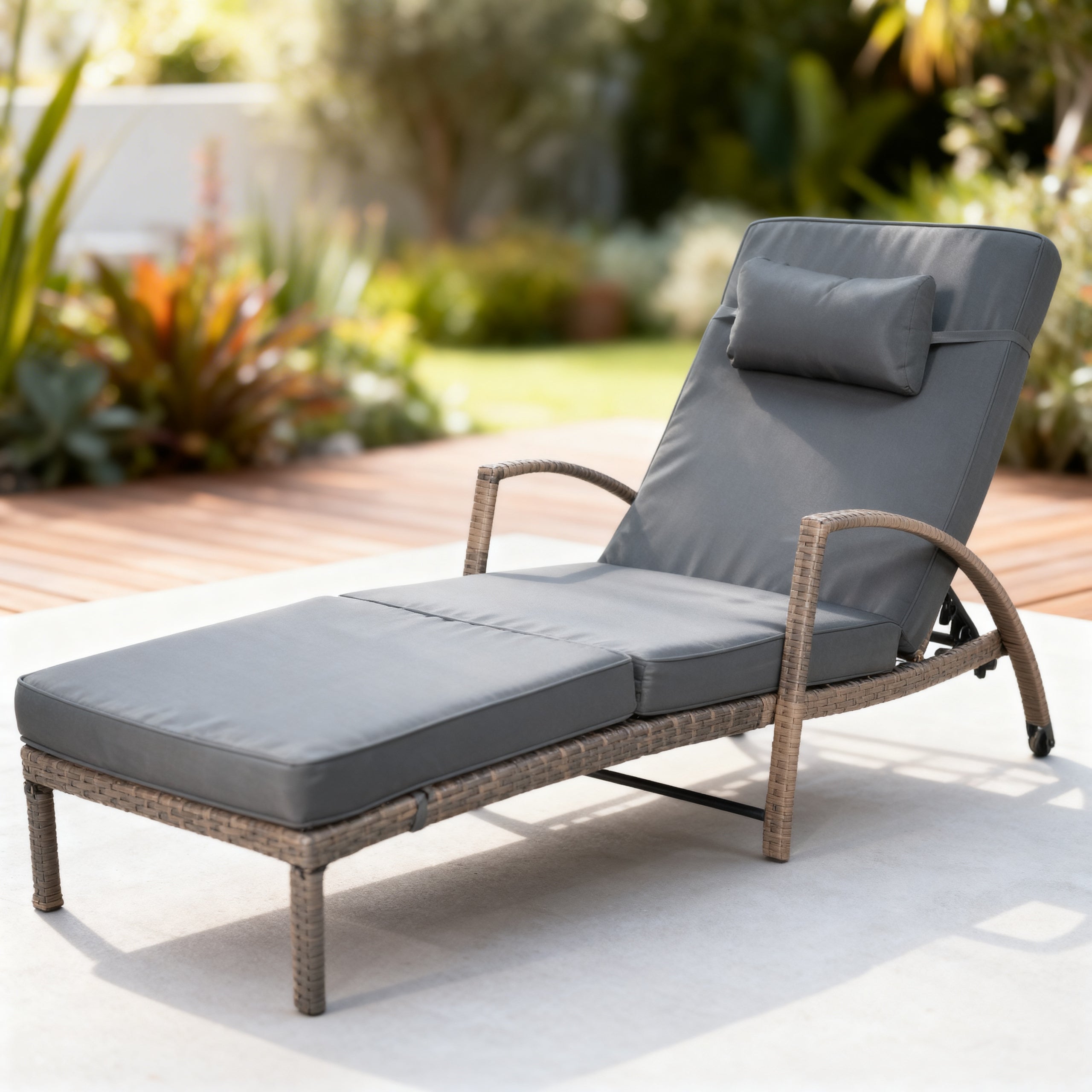 SET OF 2 GARDEN SUN LOUNGERS XL-2505 LIGHT BROWN RATTAN CUSHIONS GREY Kind sunbed