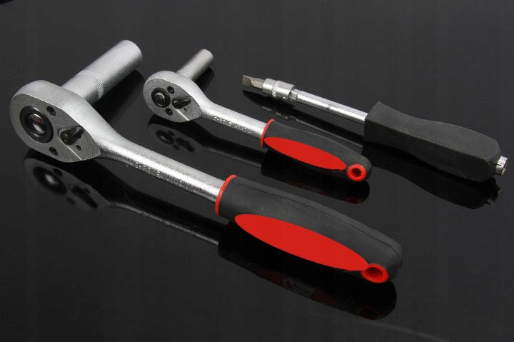 SET OF CAR SOCKET WRENCHES 94 ELEMENTS Key type socket