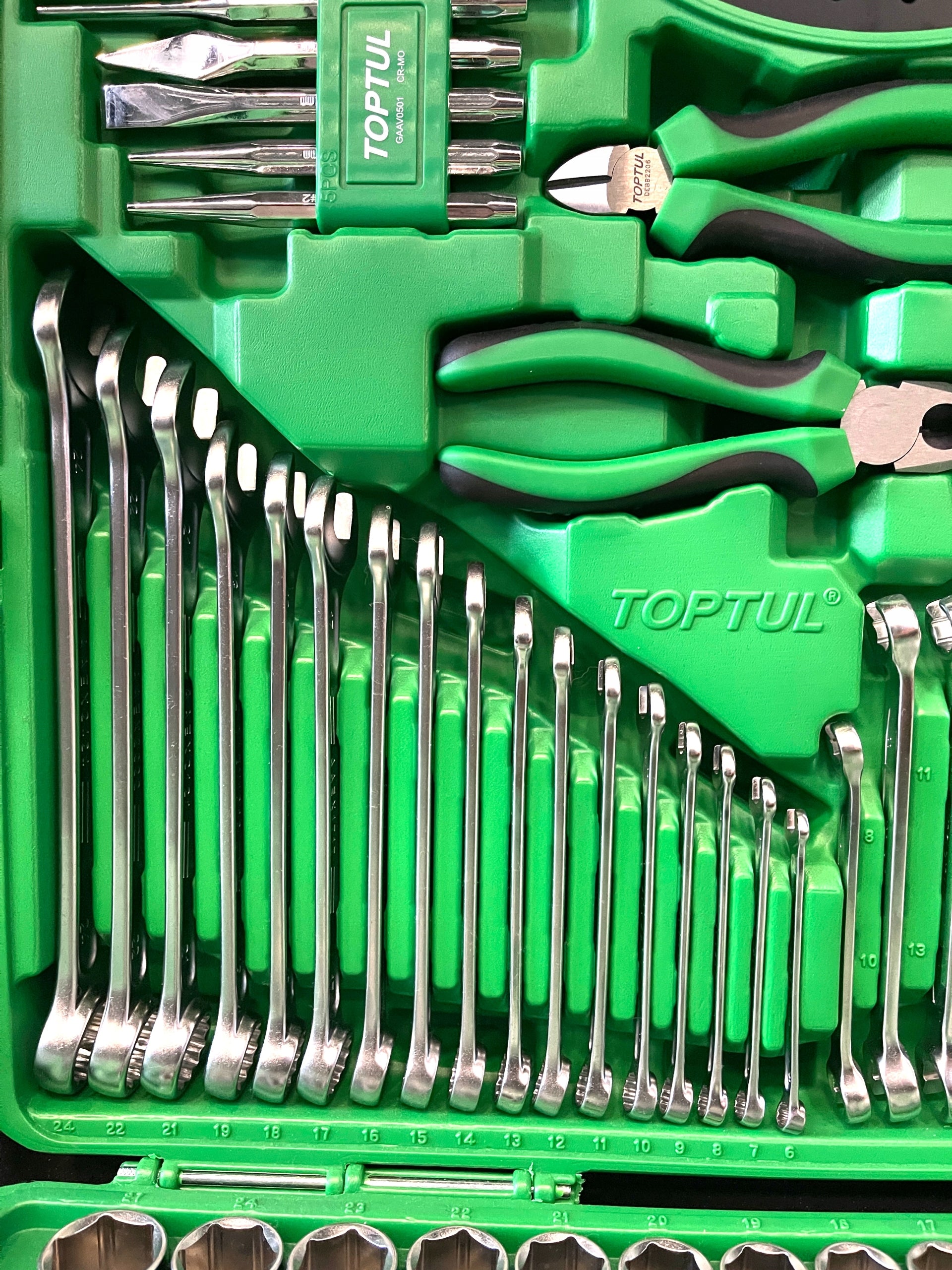SET OF MIXED TOOLS 1/4 1/2 KEYS 150EL TOOL CASE TOPTUL Product weight with unit packaging 14.58 kg