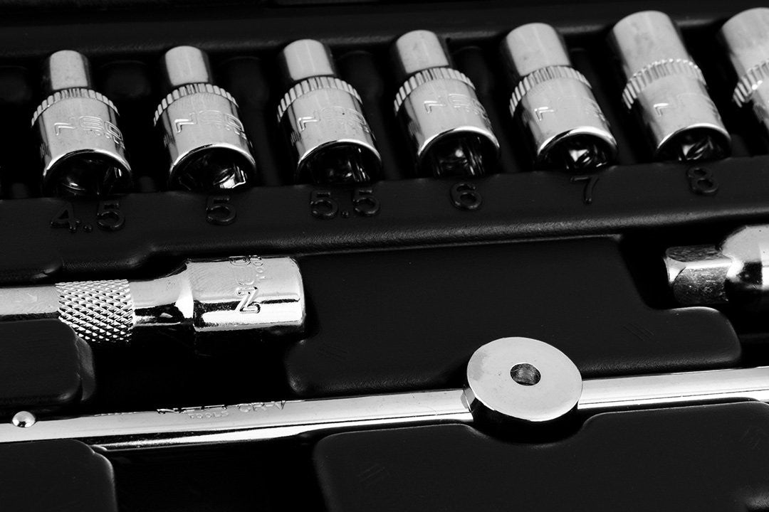 SET OF SOCKET WRENCHES 1/4'', BITS, EXTENSIONS 46PCS 10-004 NEO TOOLS EAN (GTIN) 5907558465945