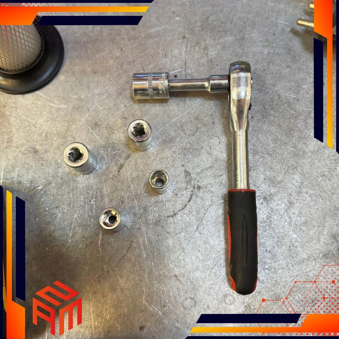 SET OF SOCKET WRENCHES ZAM 46 EL. SUITCASE CAPS BITS HARDENED STEEL ZAM EAN (GTIN) 5907255340378