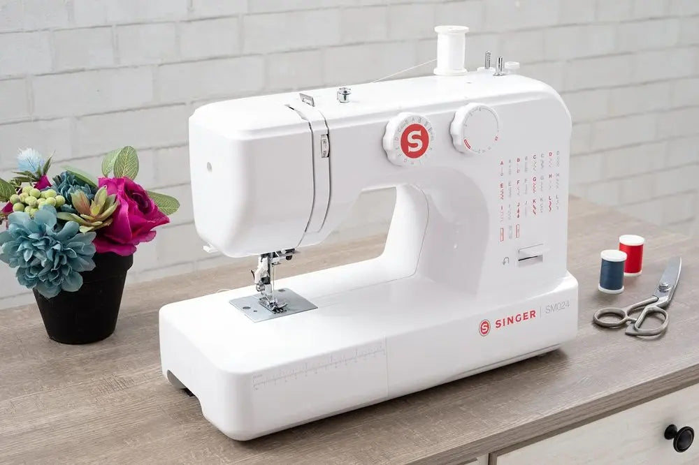 SEWING MACHINE SINGER SM024 SEWING MACHING WHITE & RED Product depth 34 cm