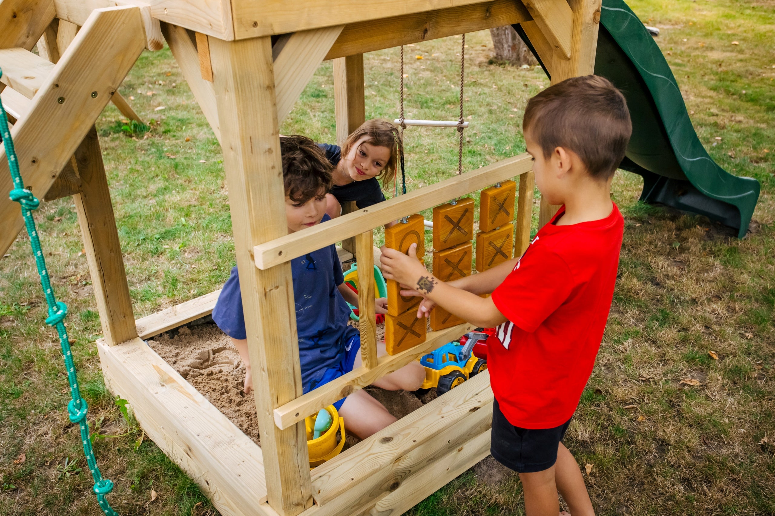 SQUARE TOYS Slide Cottage for children 2x Swing Sandbox CE +Freebies Character/Title none