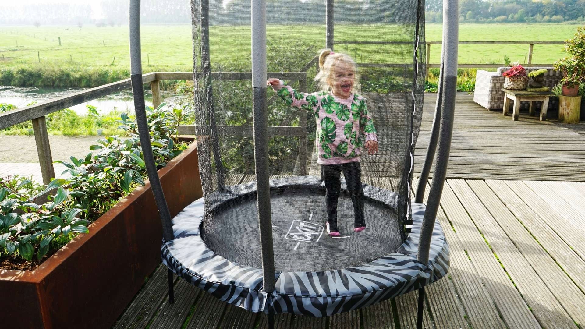 STABLE GARDEN TRAMPOLINE WITH INNER MESH ø 140 CM FOR CHILDREN Net height 164 cm