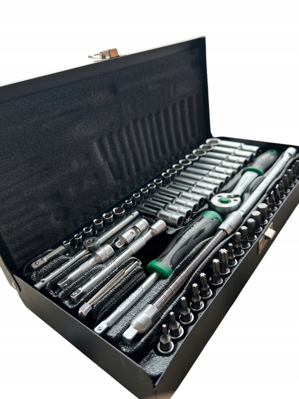STALCO SOCKET WRENCH SET WITH RATCHET 1/4” 67 ELEMENTS METAL BOX Number of items in the set 67
