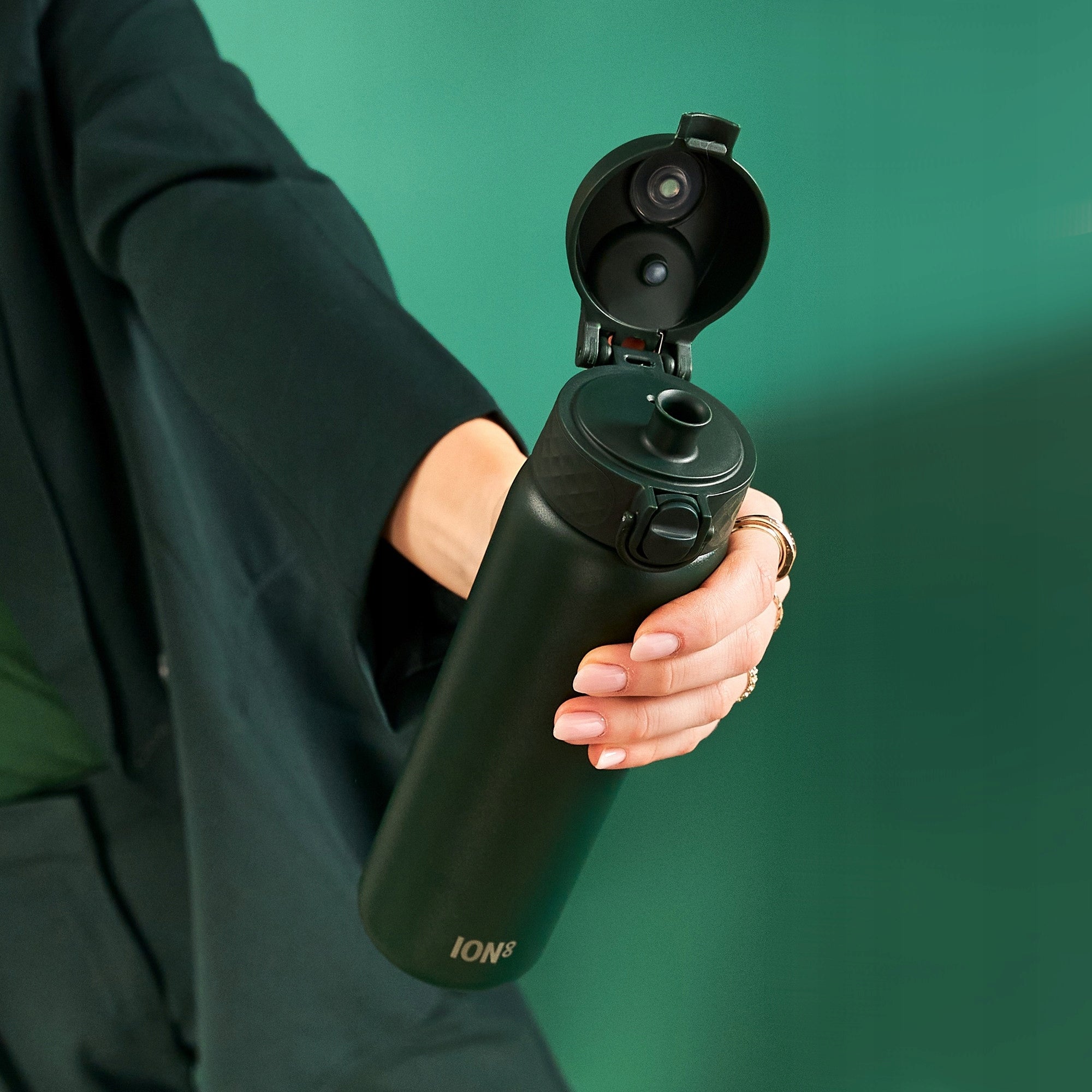 STEEL WATER BOTTLE - PZH CERTIFICATE - STAINLESS MILITARY GREEN ION8 0,6 L 600 ml Manufacturer code I8SS600DGRE