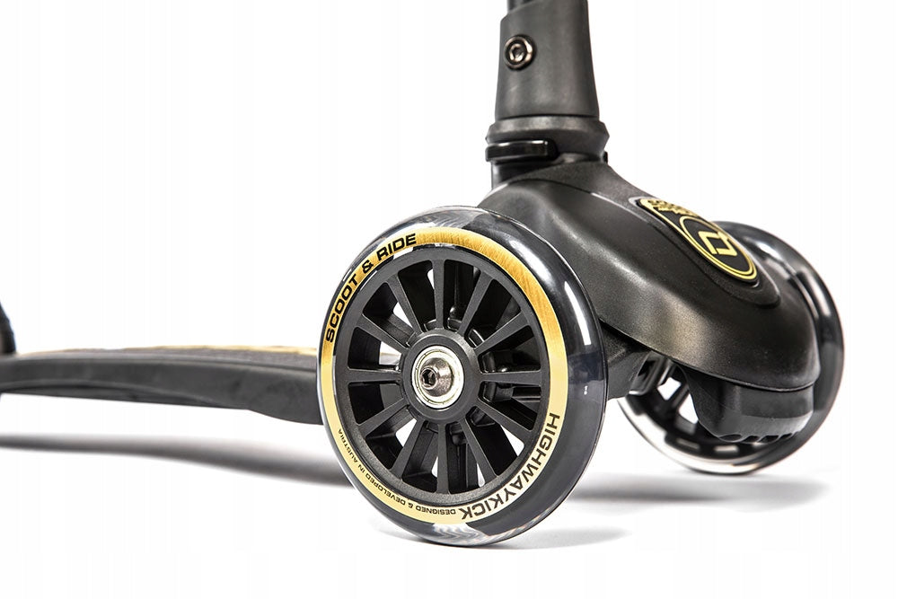 Scoot And Ride SCOOTER Highwaykick 3 Wheels with LED 3 years | FOLDING Brand Scoot and Ride