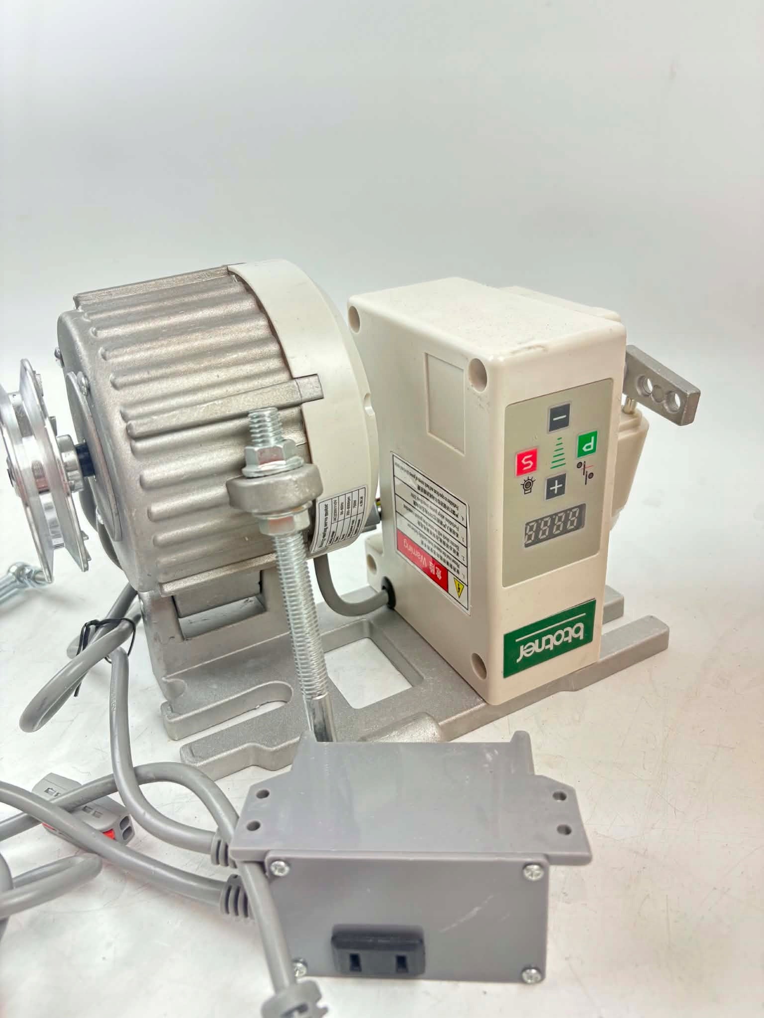 Servo motor - 750W 220V - For sewing machine Brand no brand