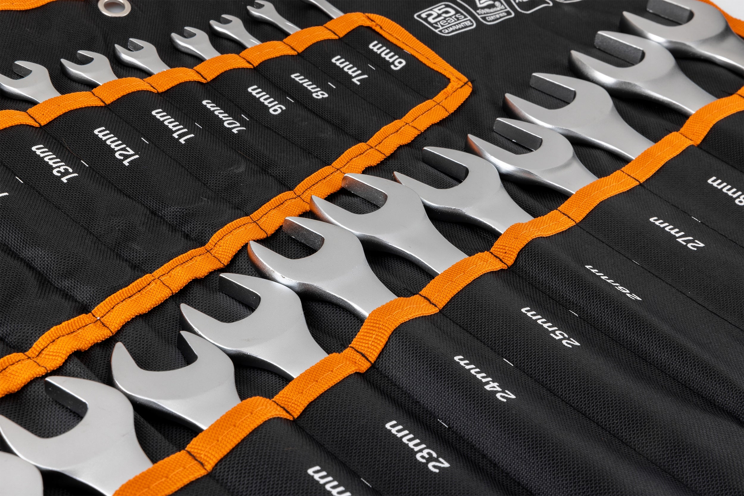Set of Flat Eye Wrenches 6-32 mm 25 pcs. on NEO TOOLS EAN (GTIN) 5906692025879