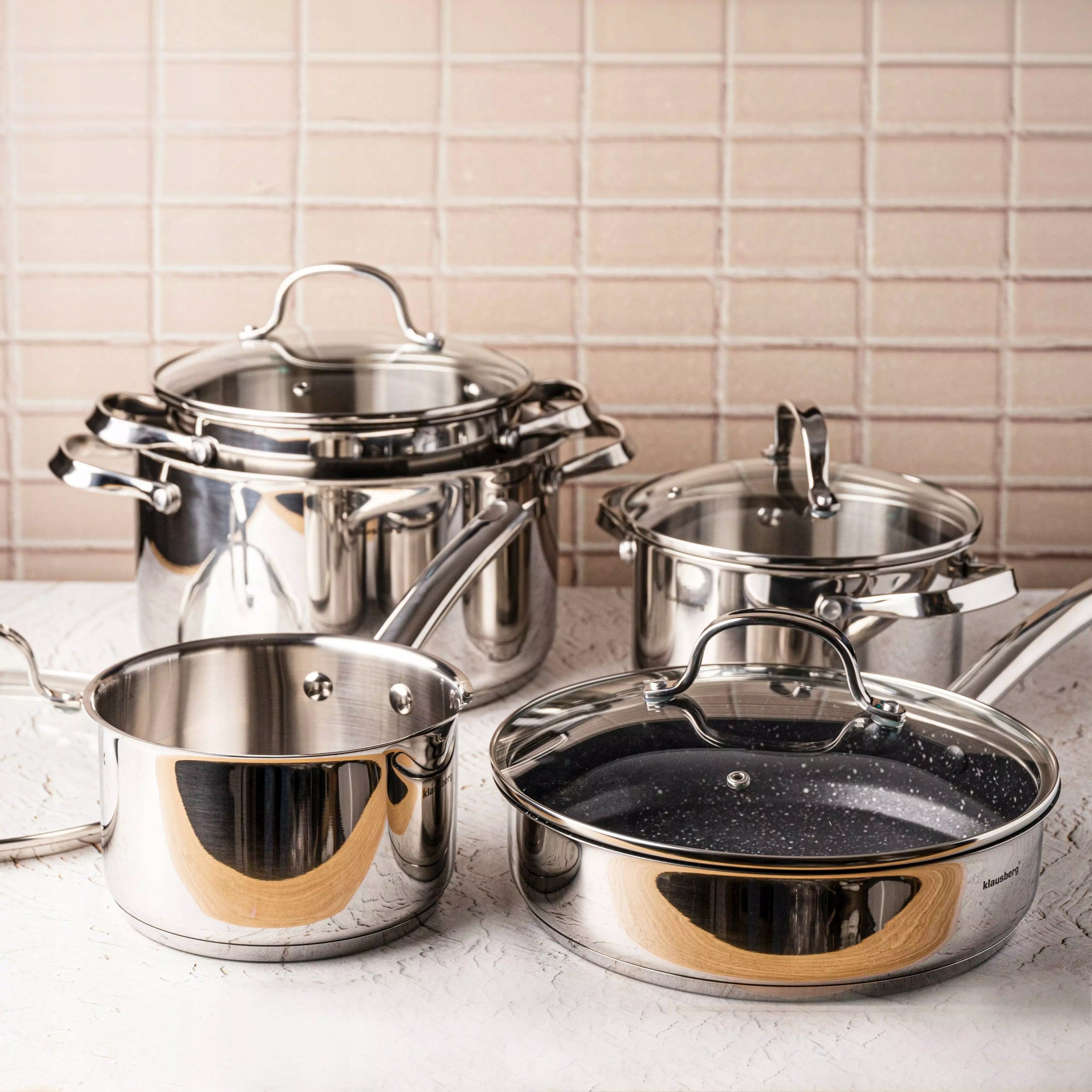 Set of pots 9 elements, steel Klausberg Additional information dishwasher safe suitable for induction cooker heat-resistant handles cover included