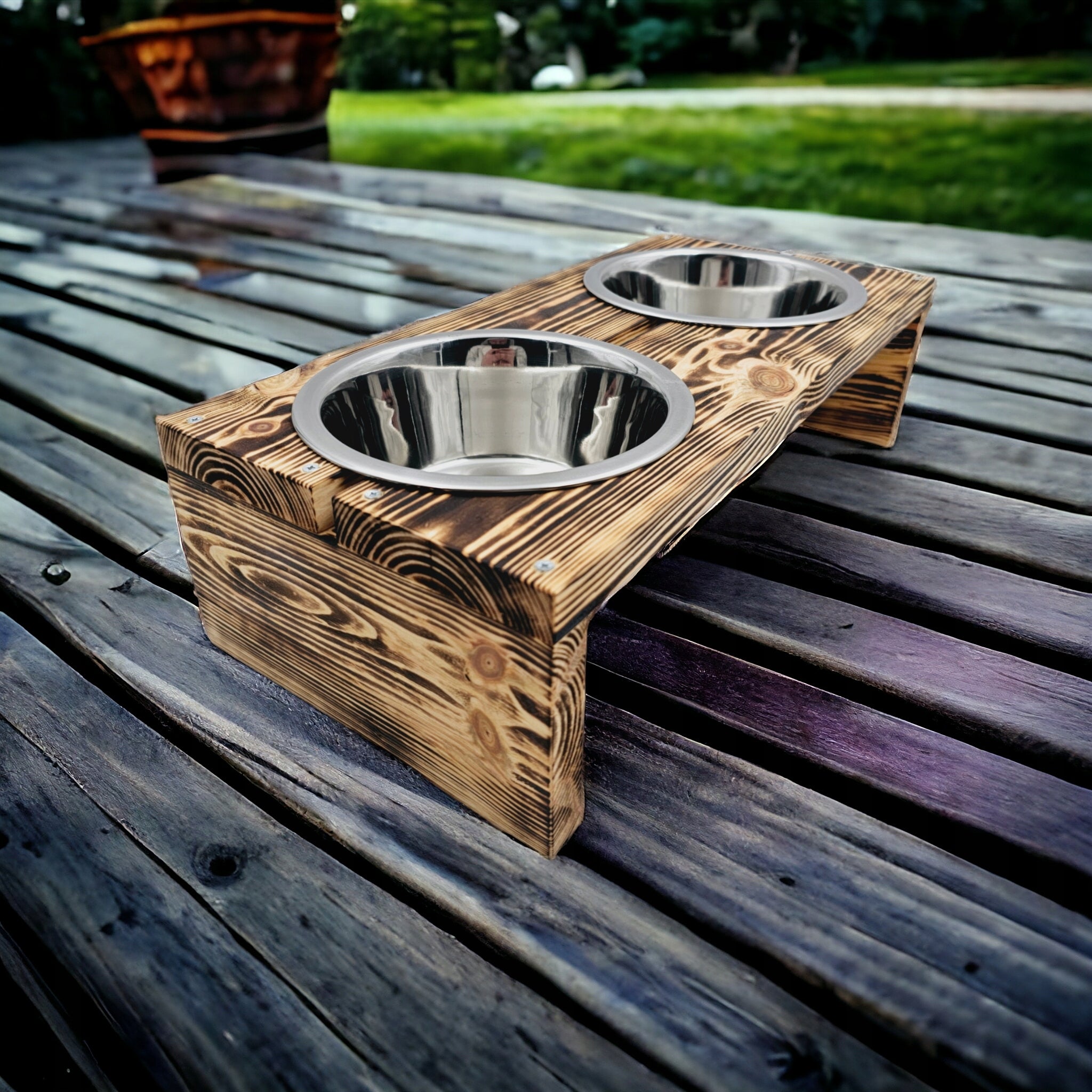 Set of two 1800 ml dog bowls on wooden stand Trade name Drewniany stojak na miski