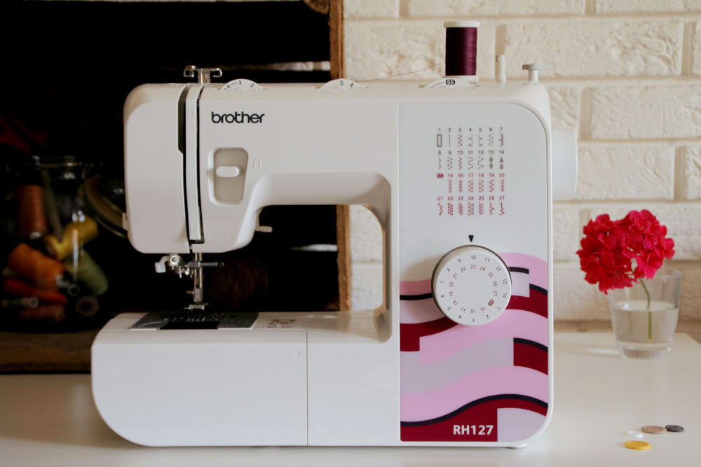 Sewing machine BROTHER RH127 Dominant color white
