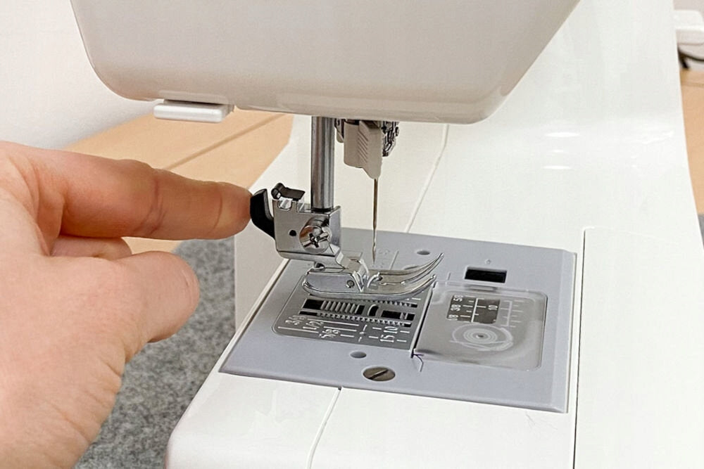 Sewing machine JANOME Juno J15R Dominant color white