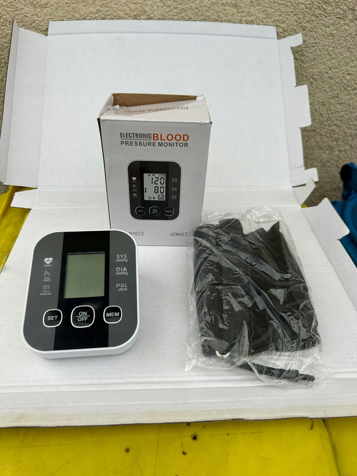 Shoulder blood pressure monitor Cunsieun large screen 2x99 memory voice