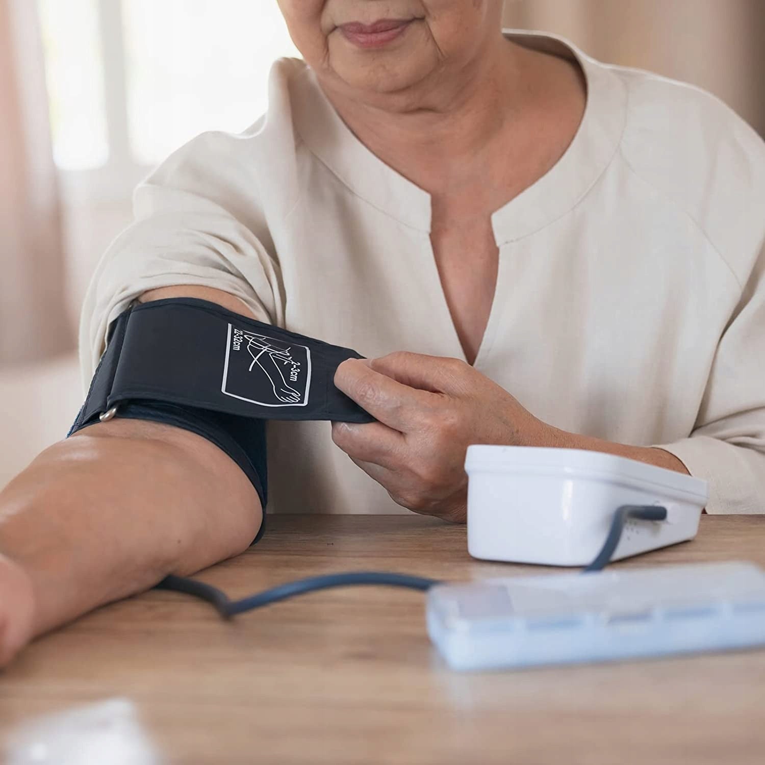 Shoulder blood pressure monitor with cuff 22-32 cm KIPERLINE KWL-B01 Medical device no