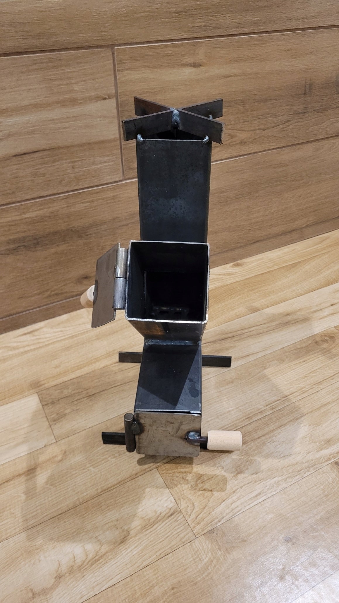 Small rocket stove with door Manufacturer no brand